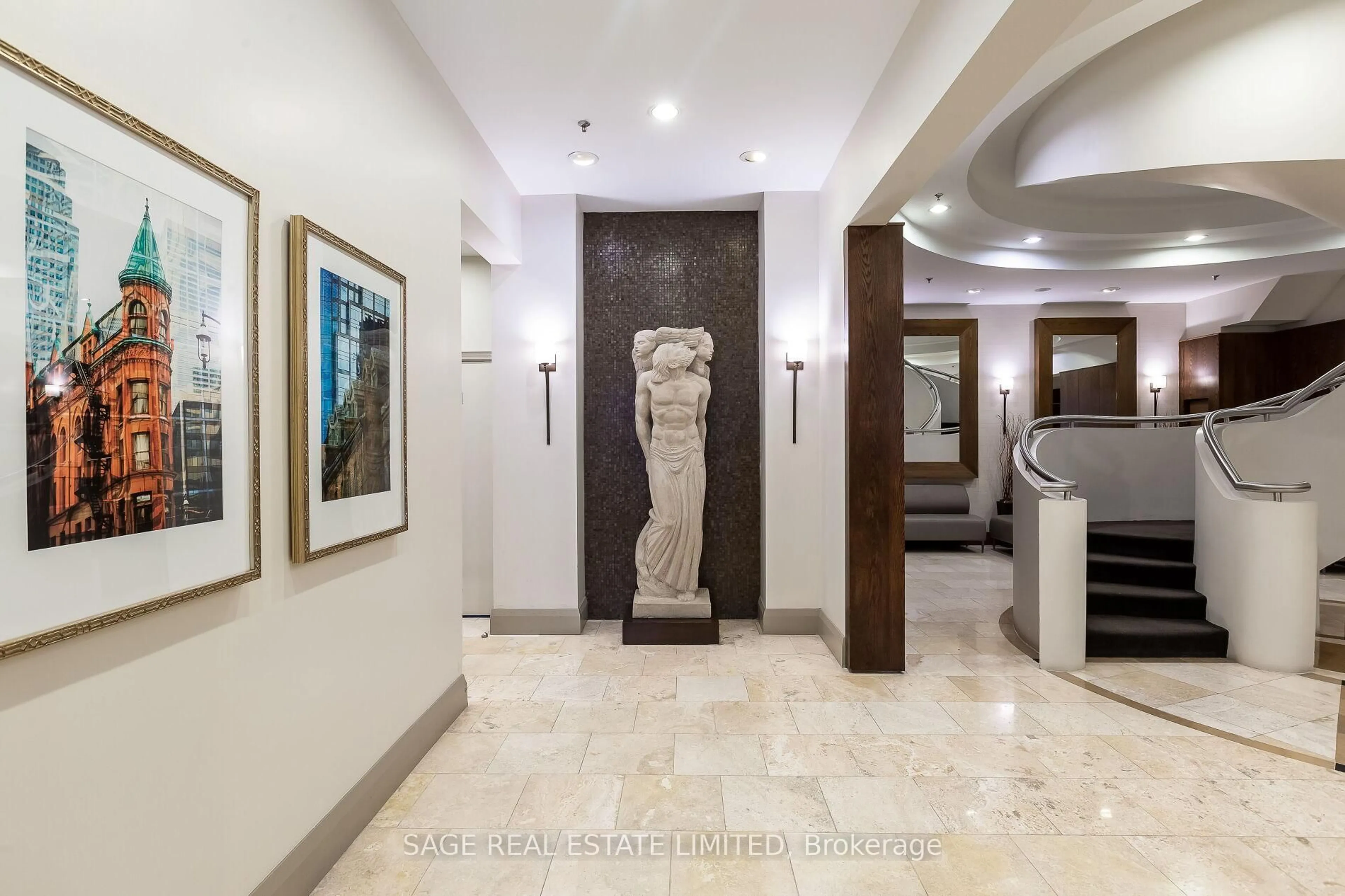 Indoor foyer for 438 Richmond St #816, Toronto Ontario M5V 3S6