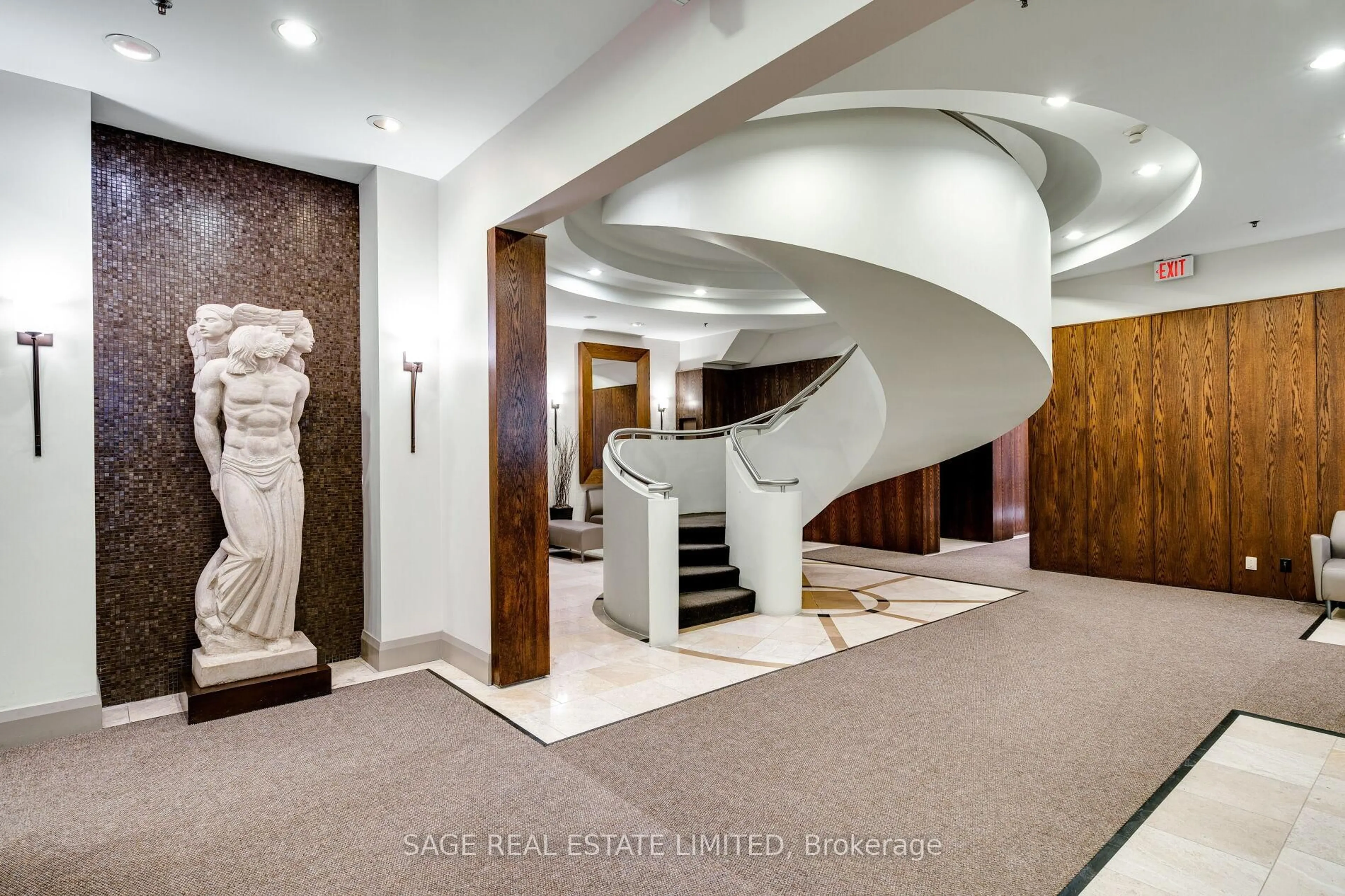 Indoor foyer for 438 Richmond St #816, Toronto Ontario M5V 3S6