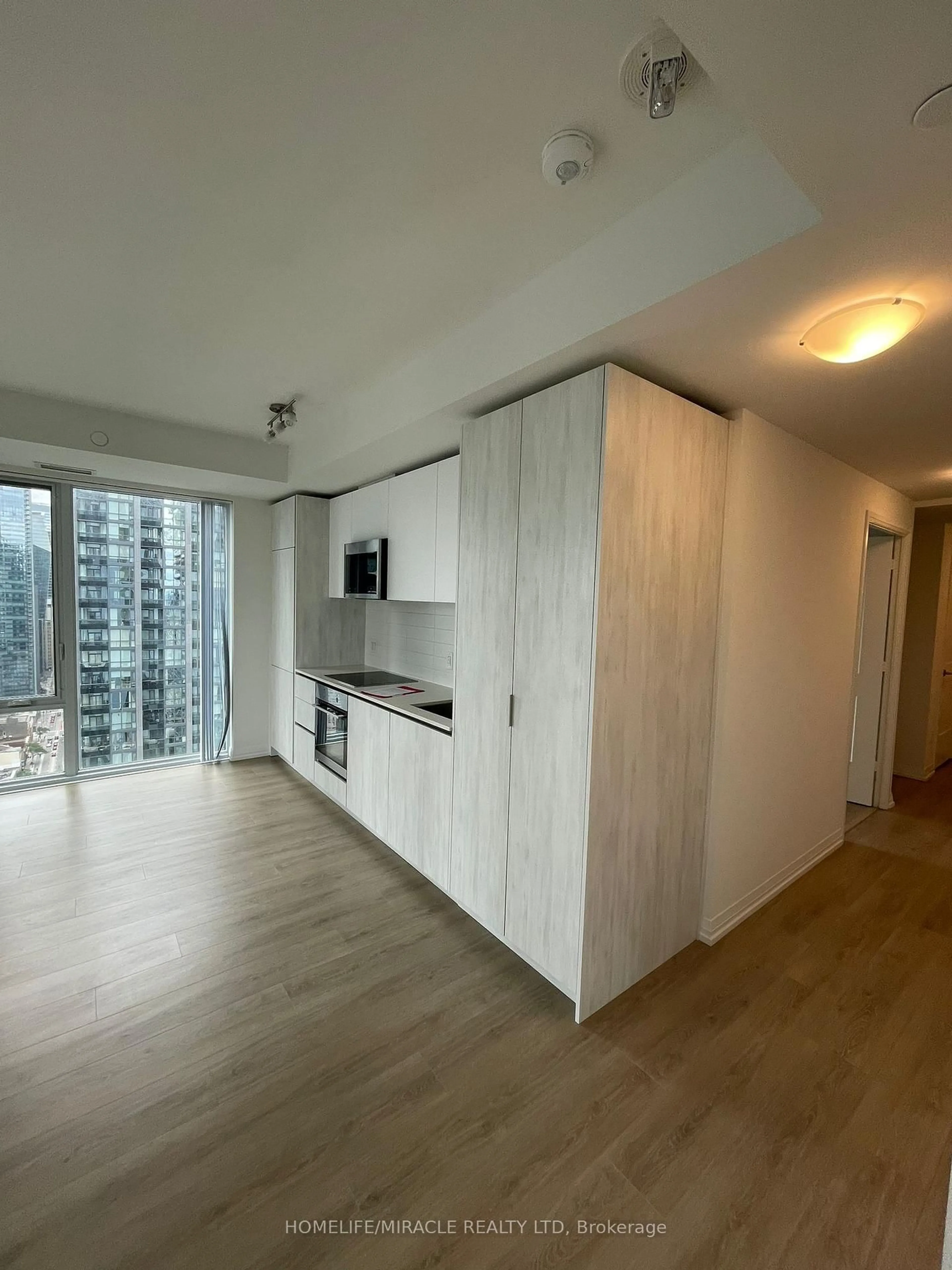 A pic of a room for 28 Widmer St #3528, Toronto Ontario M5V 2E7