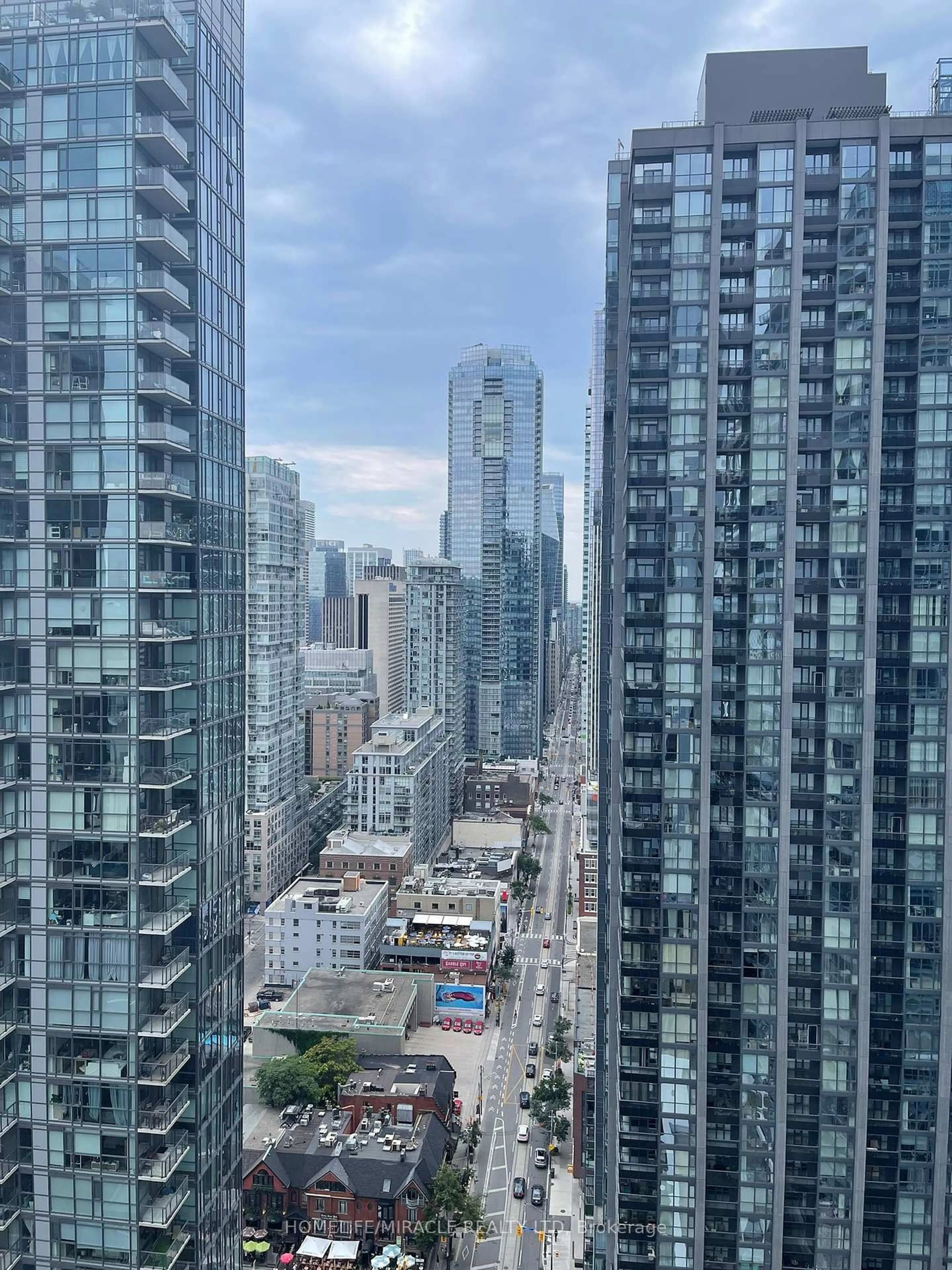 A pic of a room for 28 Widmer St #3528, Toronto Ontario M5V 2E7