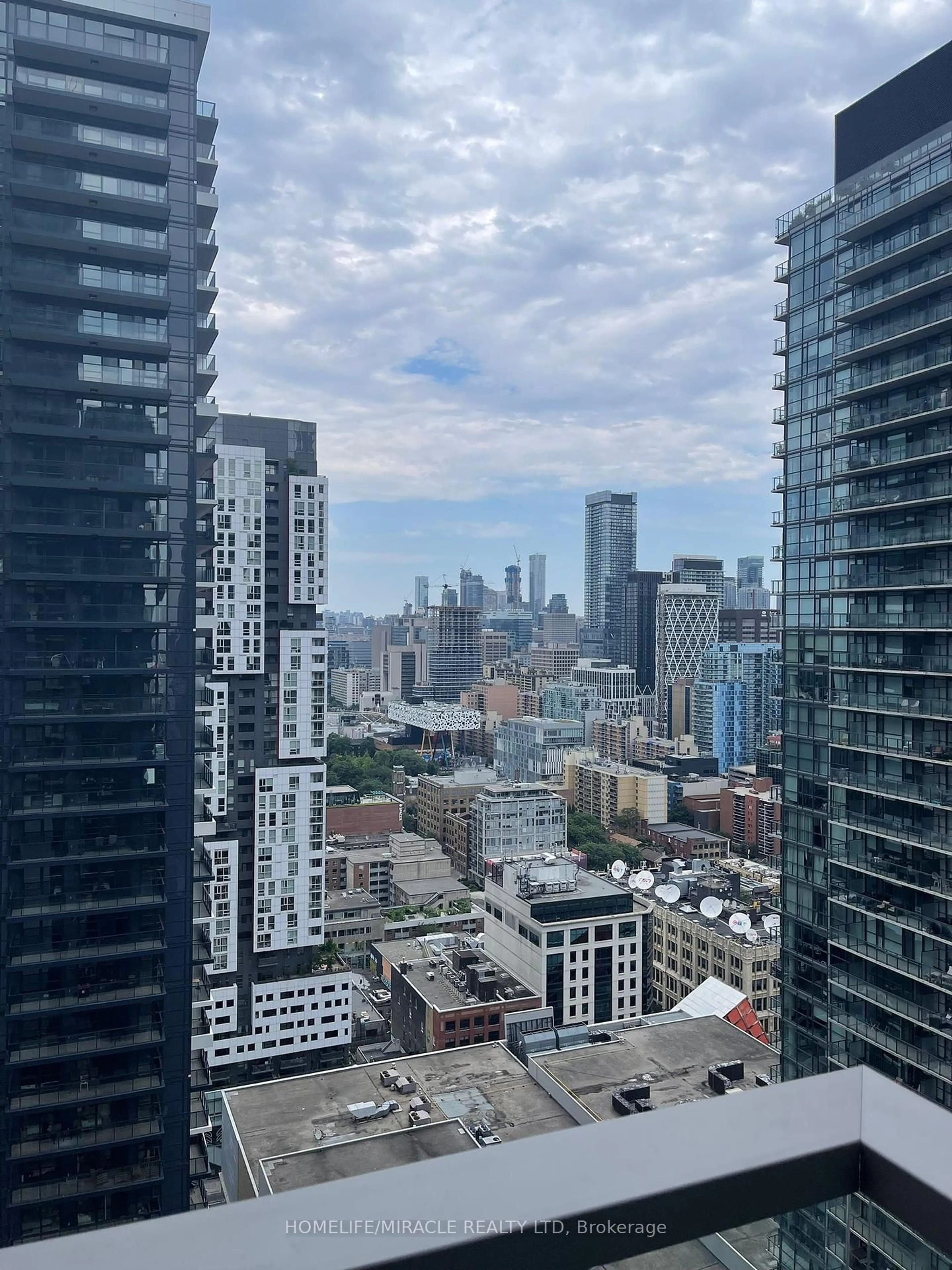 A pic of a room for 28 Widmer St #3528, Toronto Ontario M5V 2E7