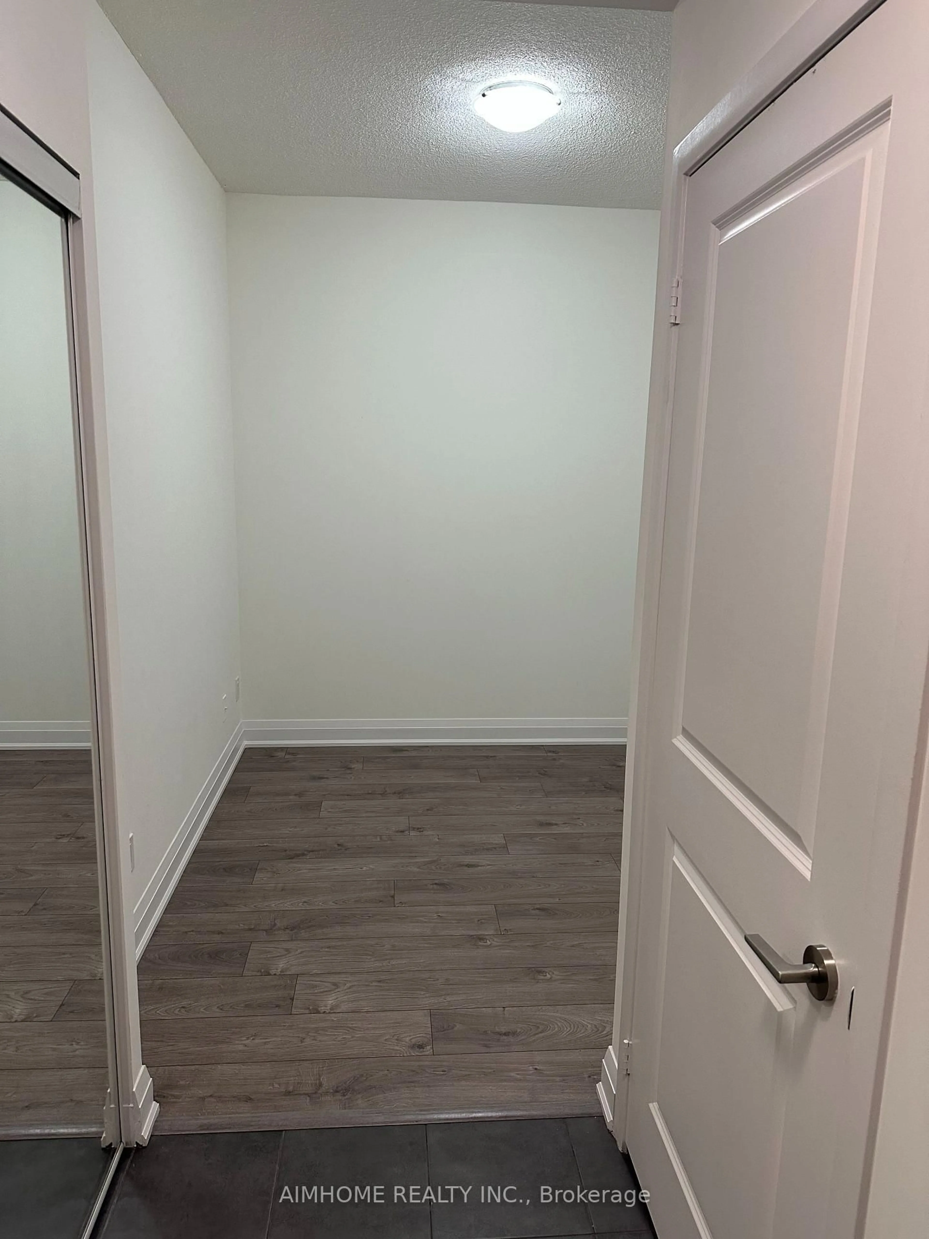 A pic of a room for 5168 YONGE St #2615, Toronto Ontario M2N 0G1