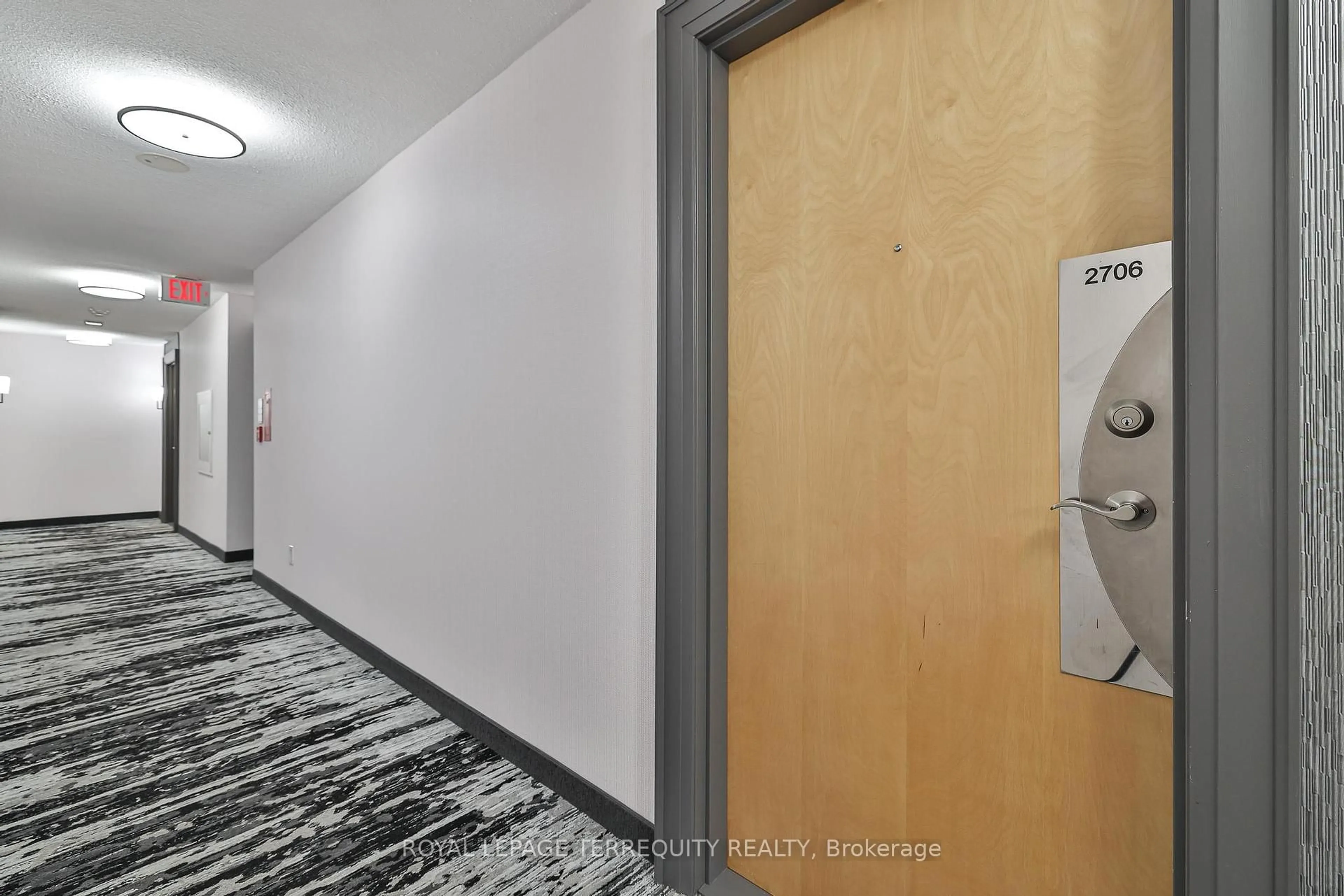 Indoor foyer for 4968 Yonge St #2706, Toronto Ontario M2N 7G9