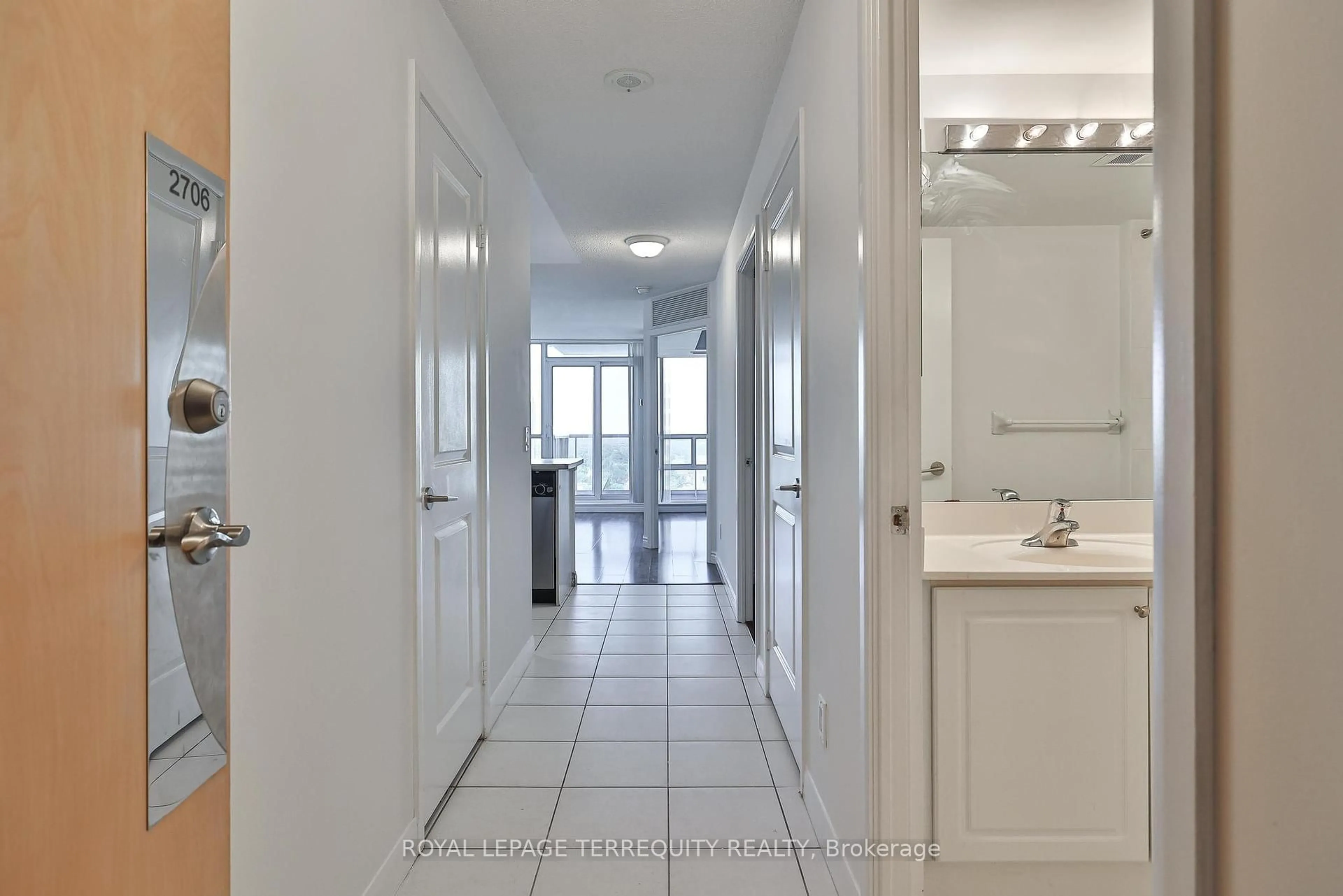Indoor entryway for 4968 Yonge St #2706, Toronto Ontario M2N 7G9