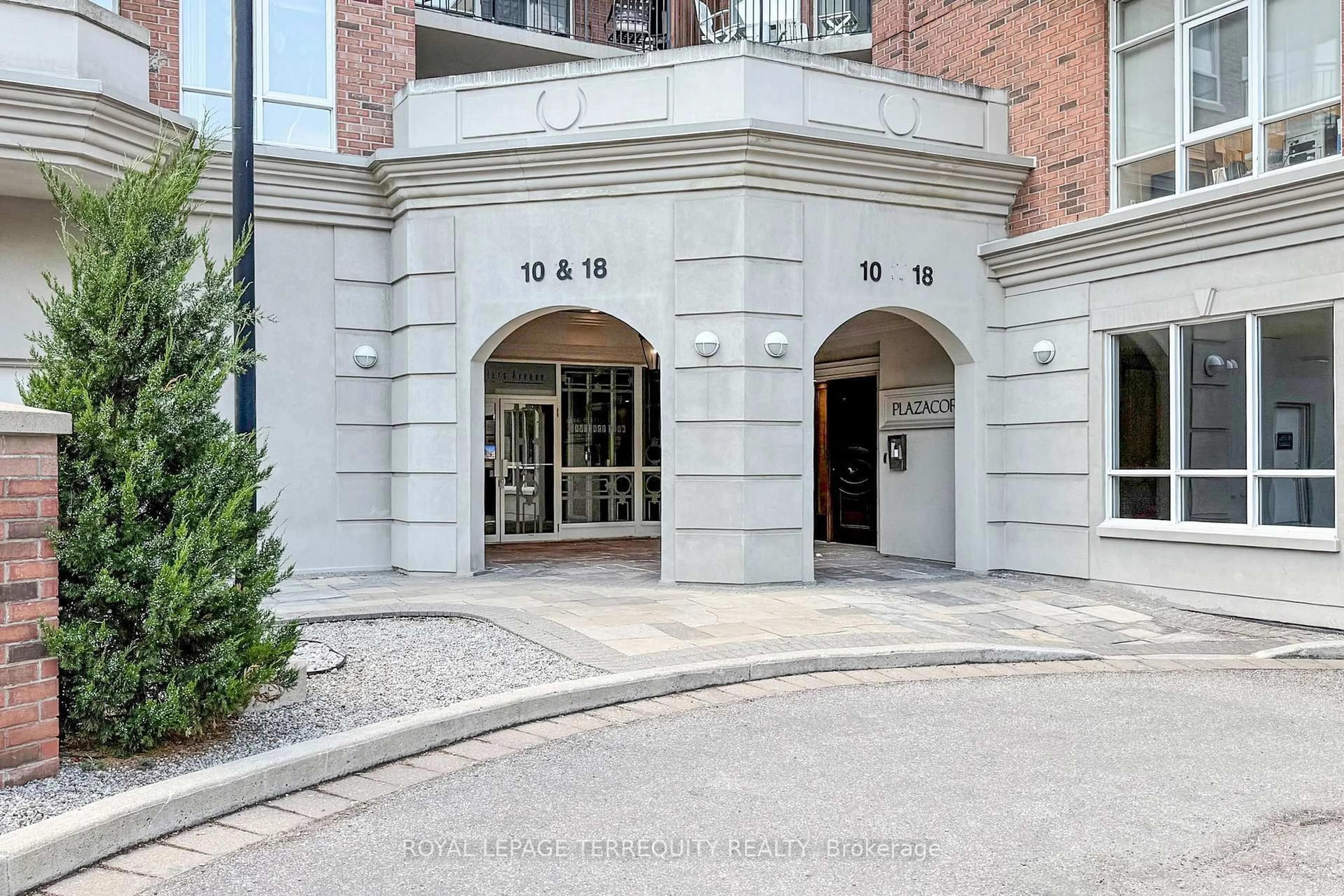 Indoor foyer for 18 Wanless Ave #505, Toronto Ontario M4N 3R9
