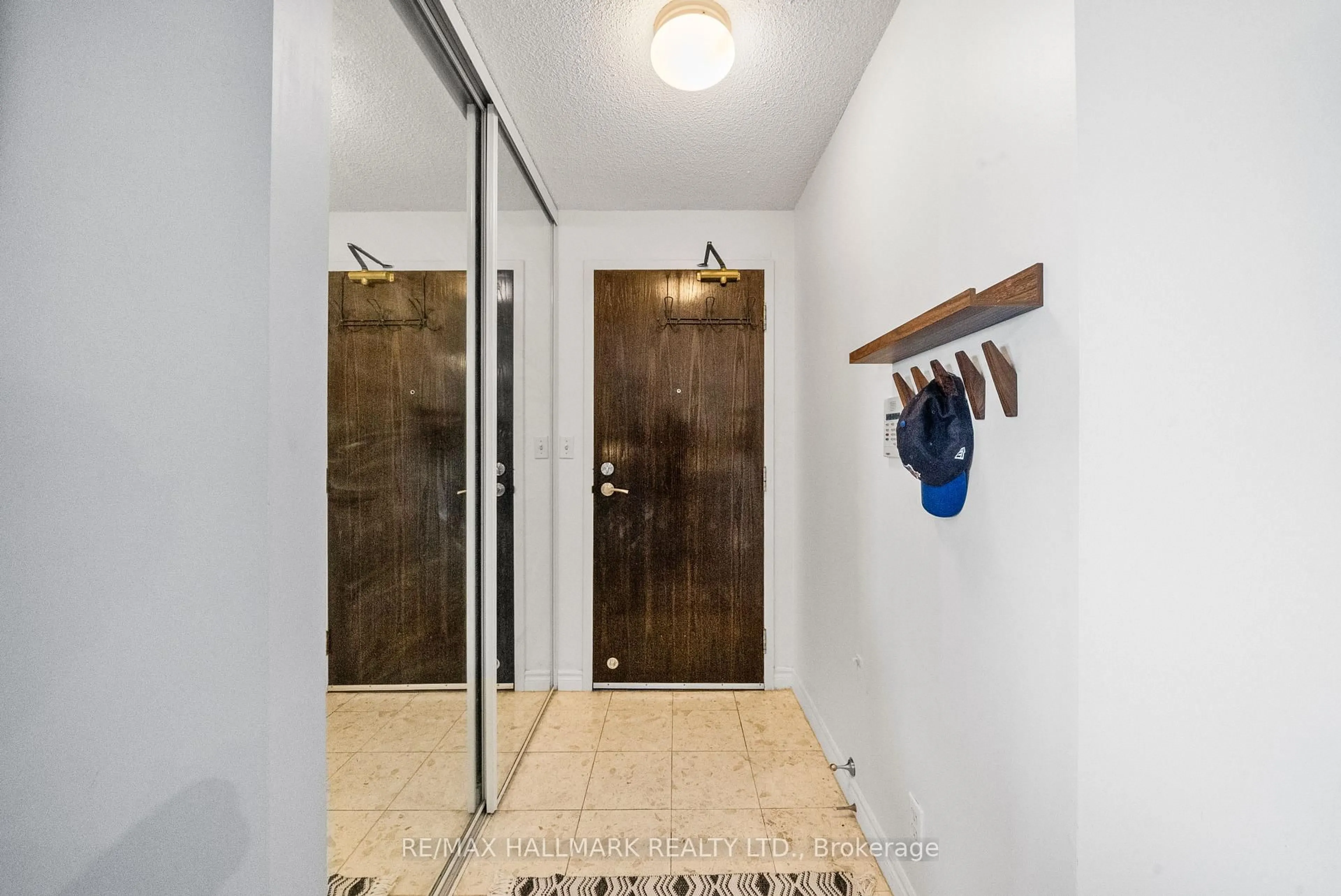 Indoor entryway for 18 Spring Garden Ave #2701, Toronto Ontario M2N 7M2