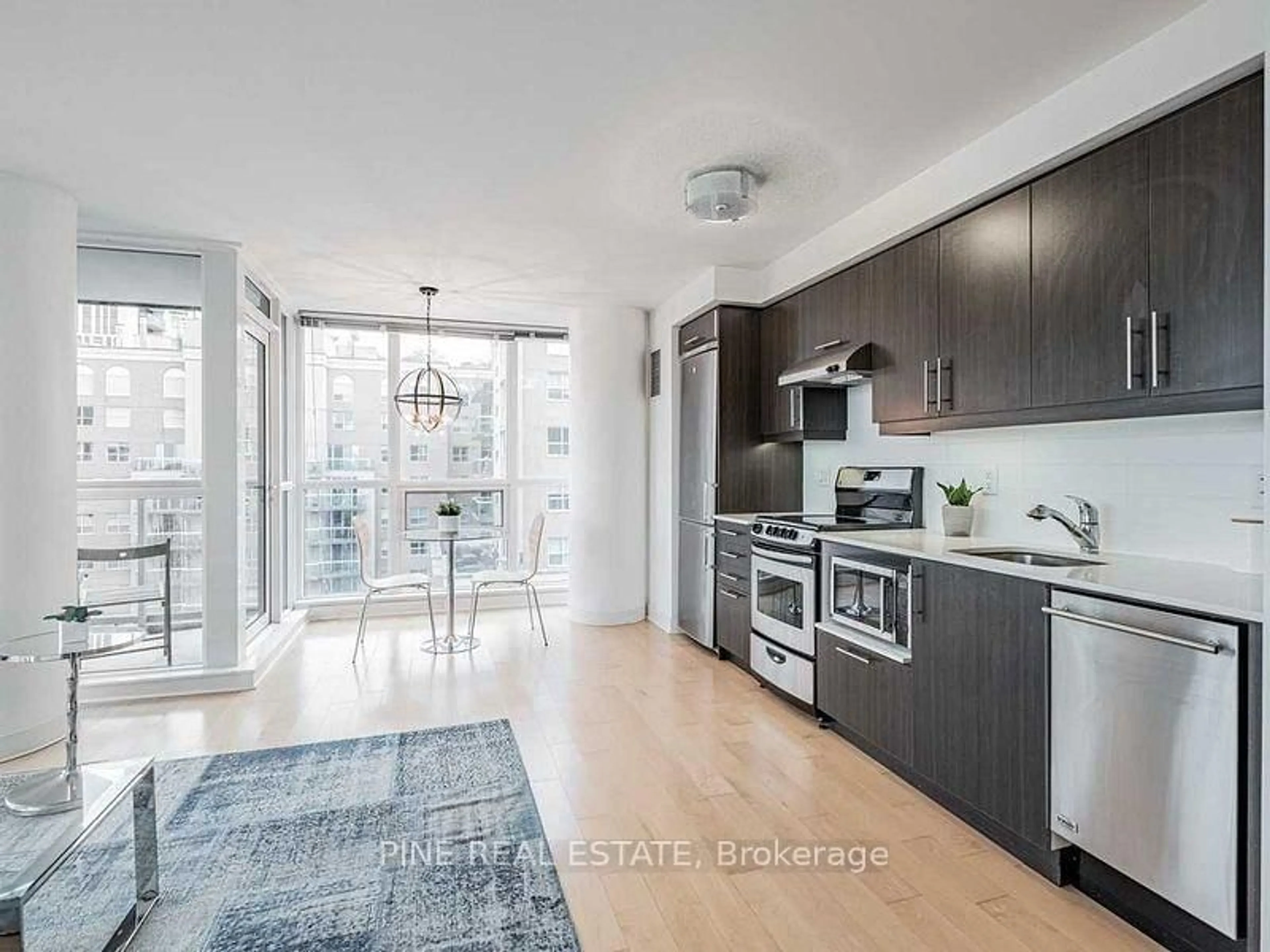 Open concept kitchen, wood/laminate floor for 320 Richmond St #1103, Toronto Ontario M5A 1P9