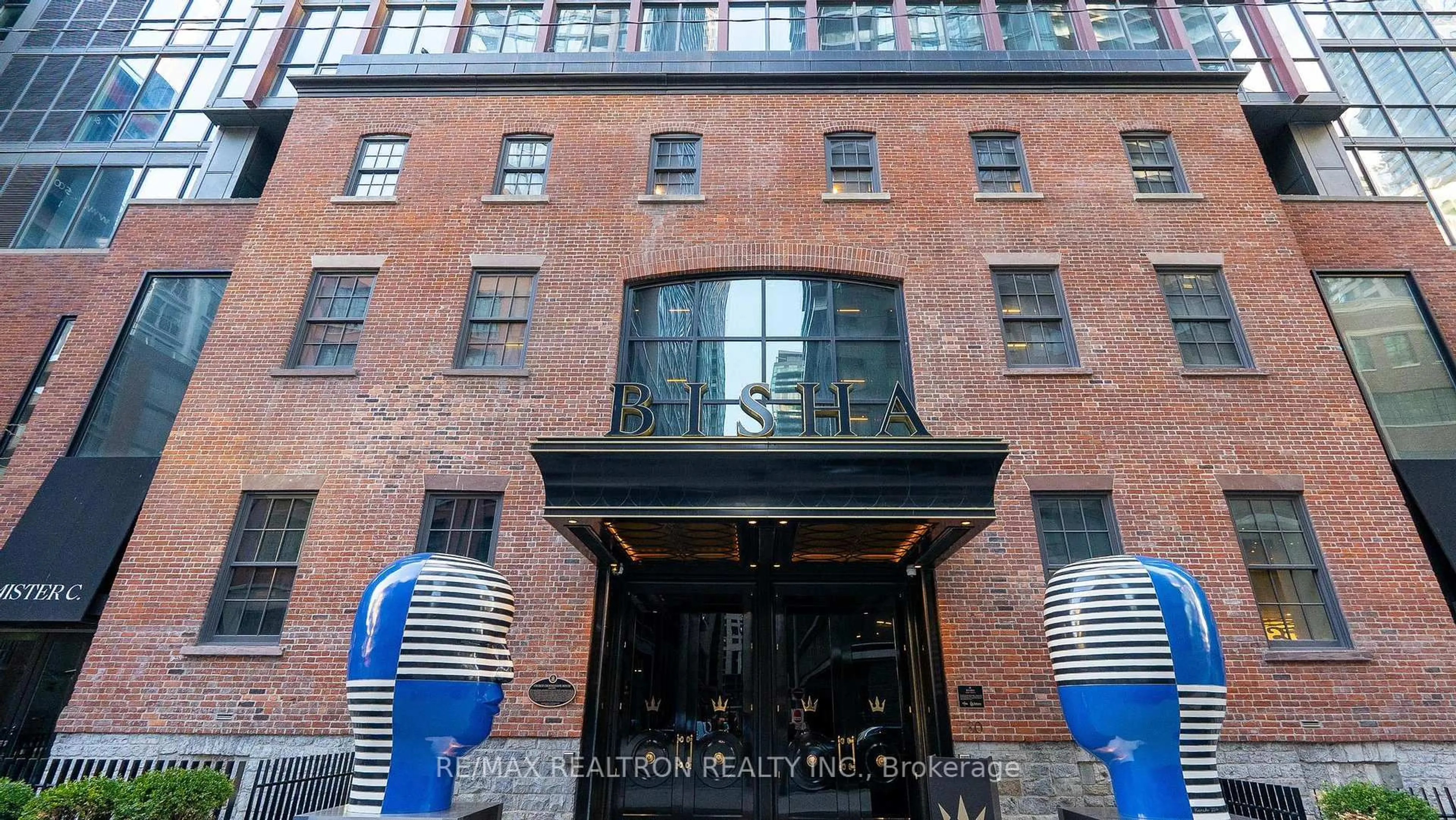 Indoor foyer for 88 Blue Jays Way #3507, Toronto Ontario M5V 2G3