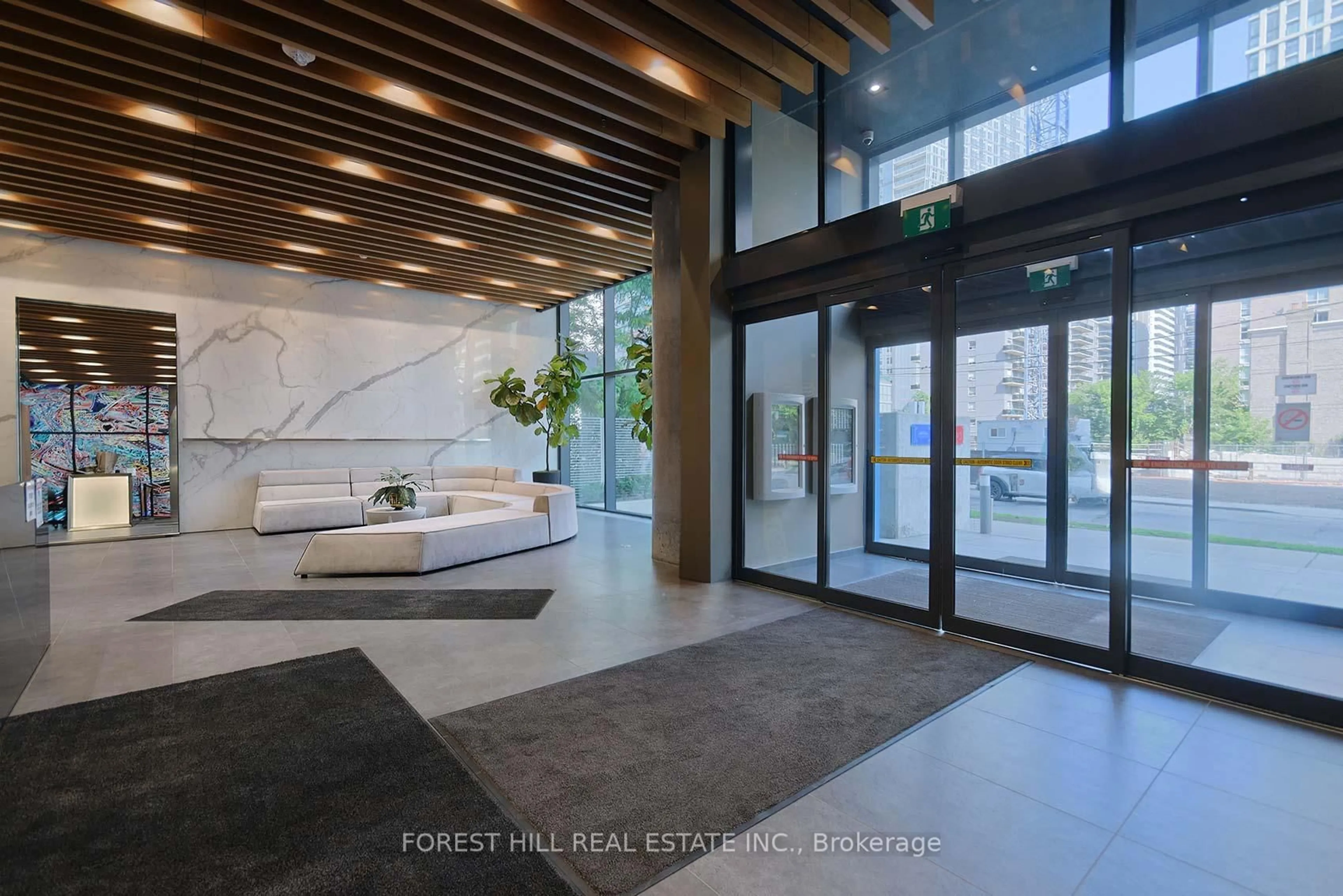 Indoor foyer for 161 Roehampton Ave #711, Toronto Ontario M4P 1P9