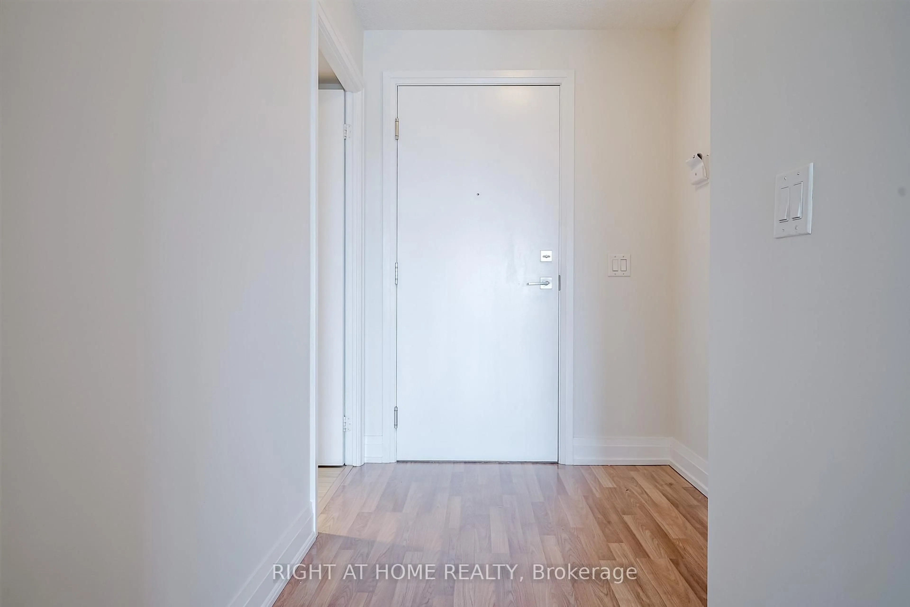 Indoor entryway for 555 Wilson Ave #E410, Toronto Ontario M3H 0C6