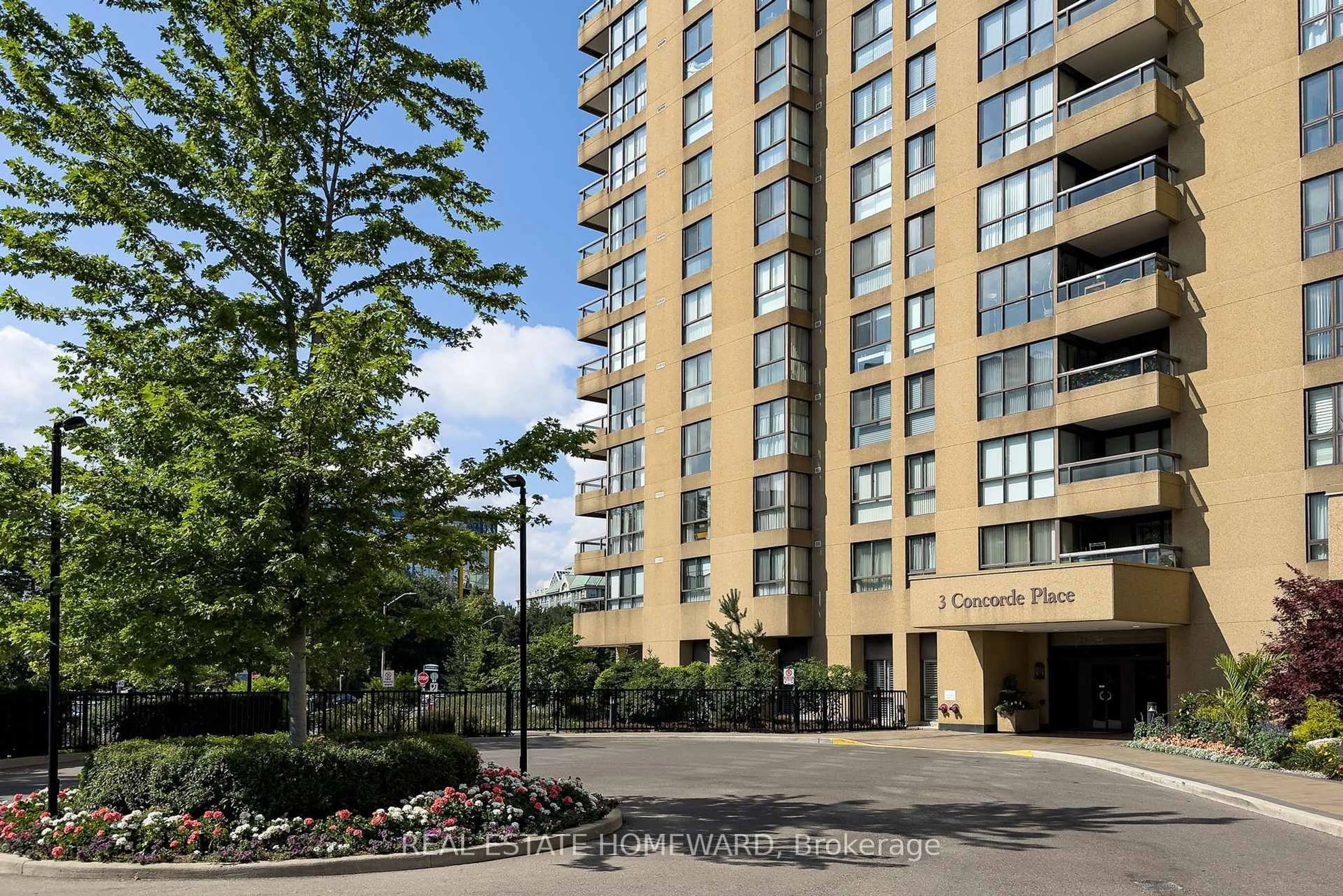 Patio, building for 3 CONCORDE Pl #2603, Toronto Ontario M3C 3K7