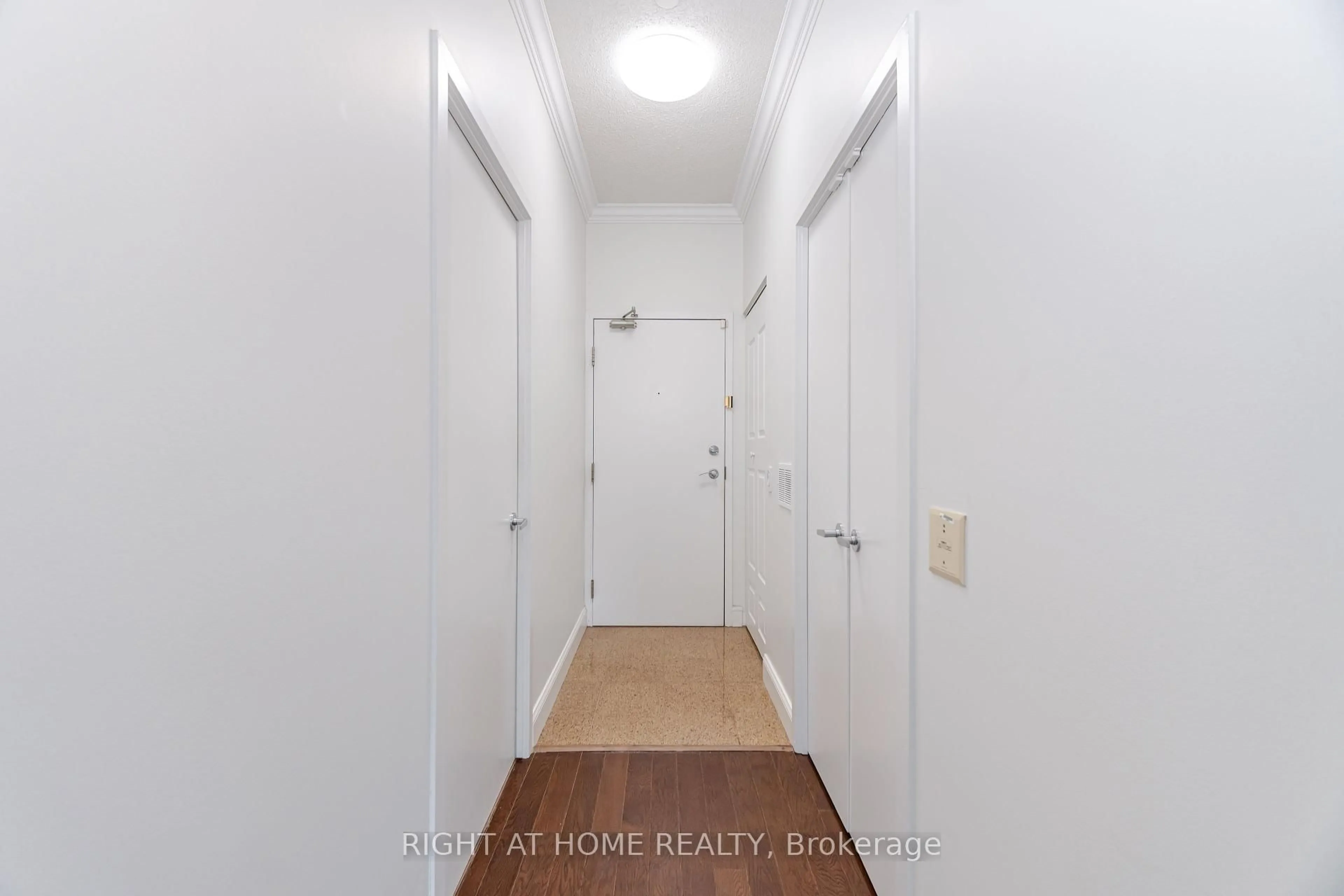 Indoor entryway for 361 Front St #219, Toronto Ontario M5V 3R5