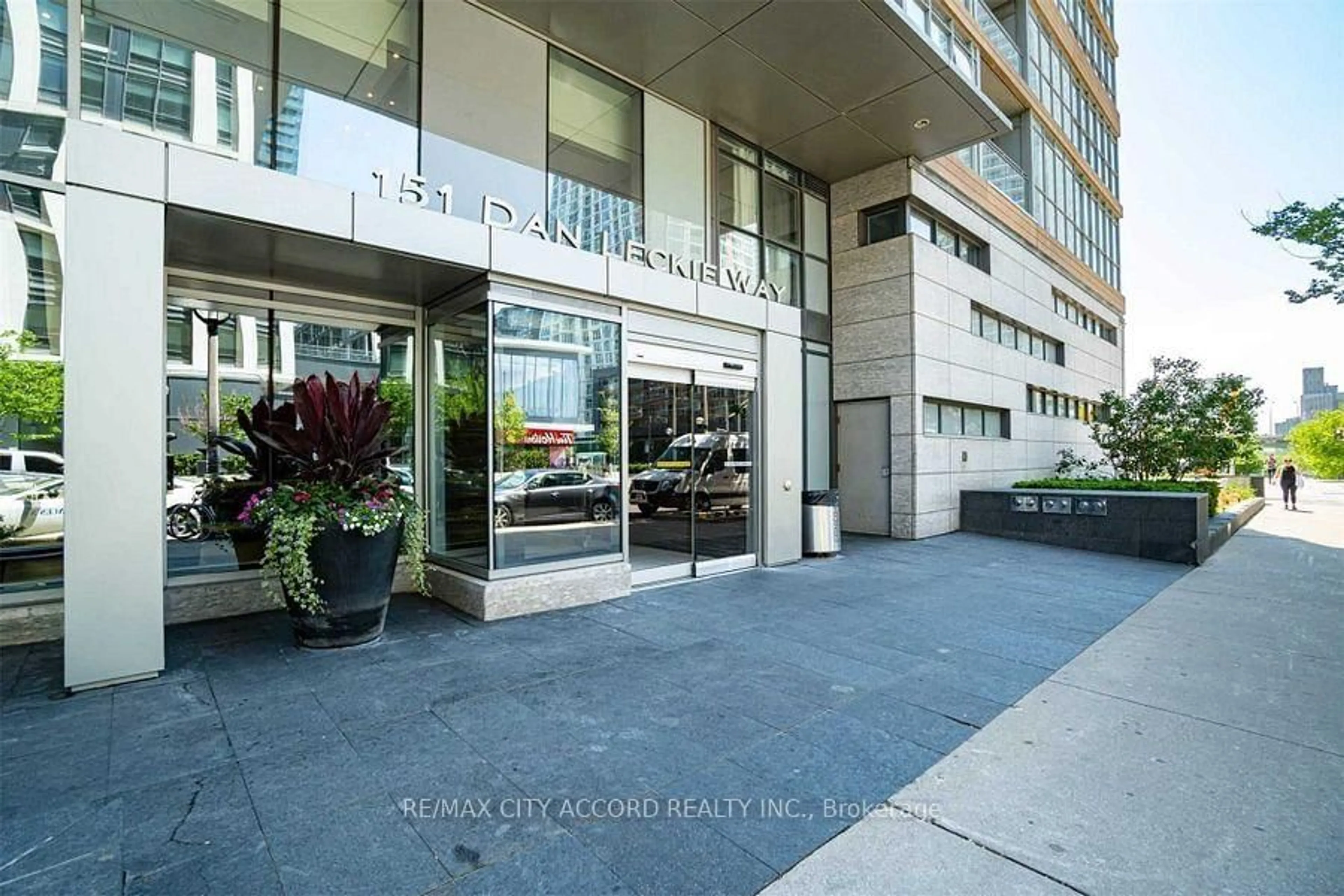 Indoor foyer for 151 Dan Leckie Way #536, Toronto Ontario M5V 4B2