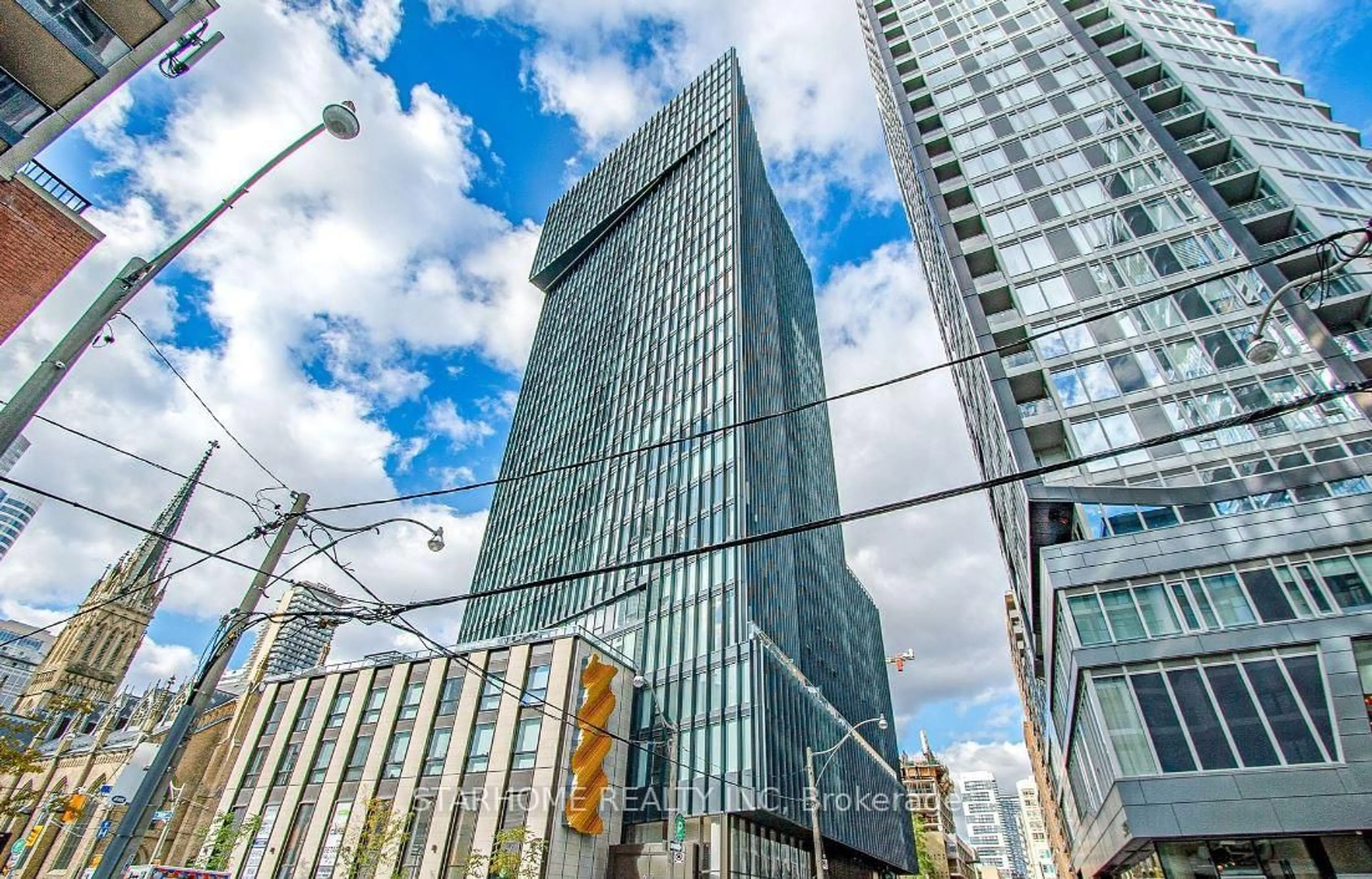 Indoor foyer for 60 Shuter St #2609, Toronto Ontario M5B 0B7