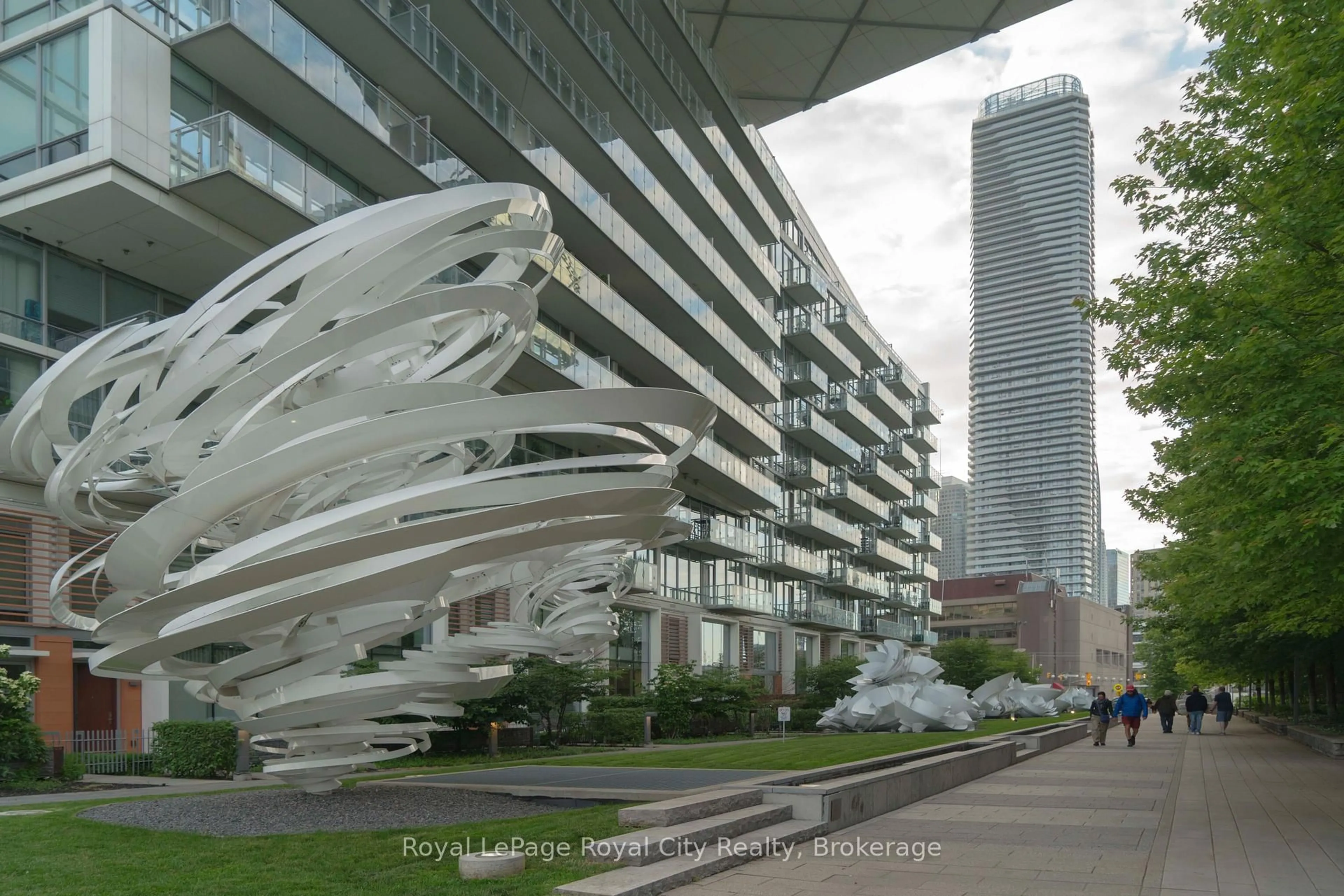 Blurry image for 39 Queens Quay #830, Toronto Ontario M5E 0A5