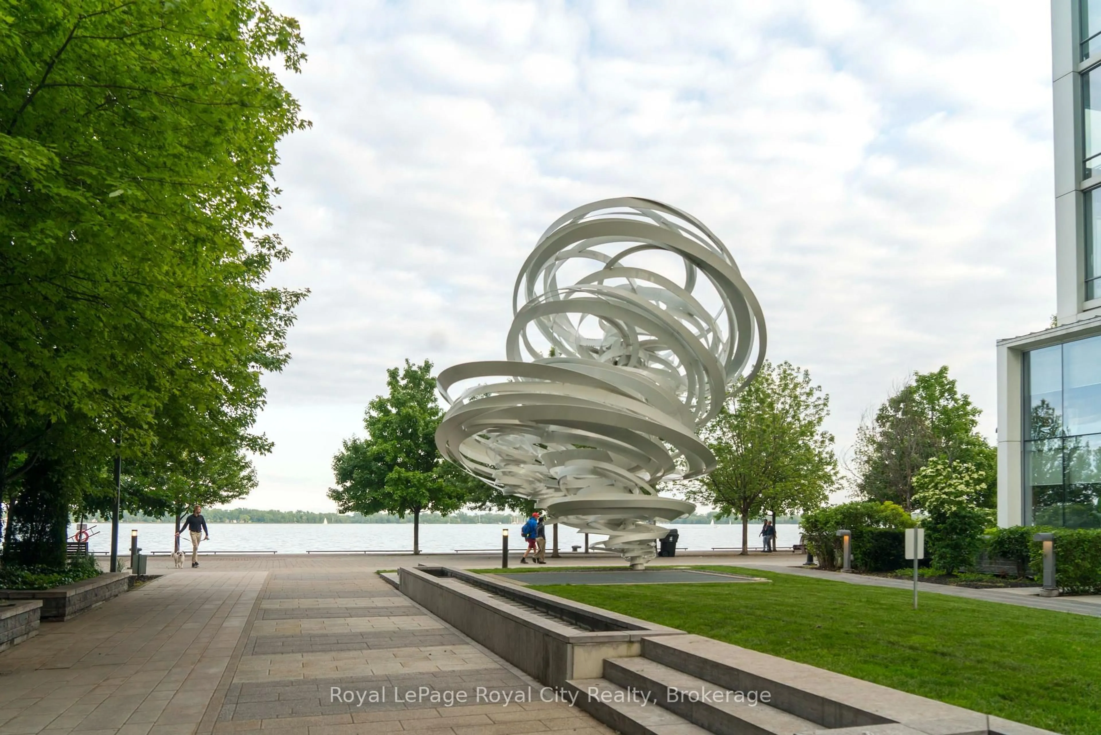 Blurry image for 39 Queens Quay #830, Toronto Ontario M5E 0A5