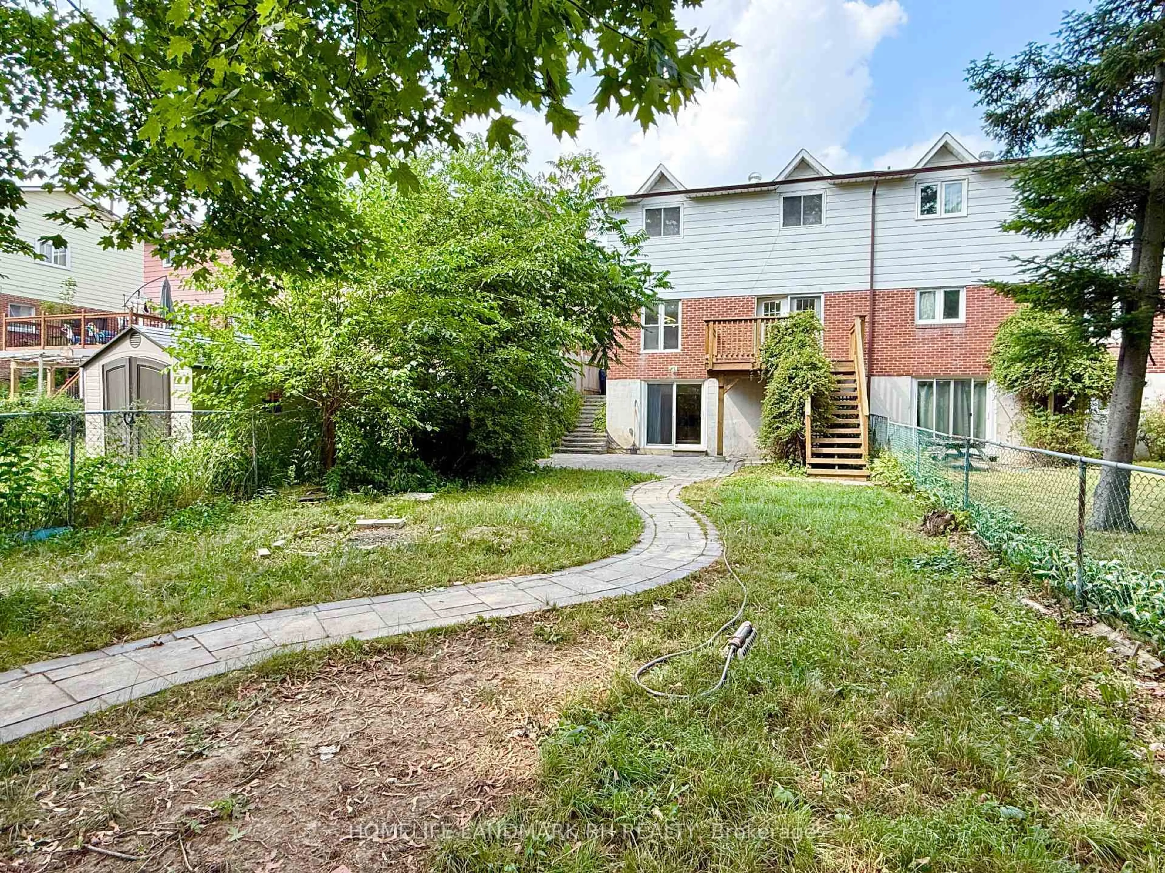 A pic from outside/outdoor area/front of a property/back of a property/a pic from drone, street for 100 Micmac Cres, Toronto Ontario M2H 2K2
