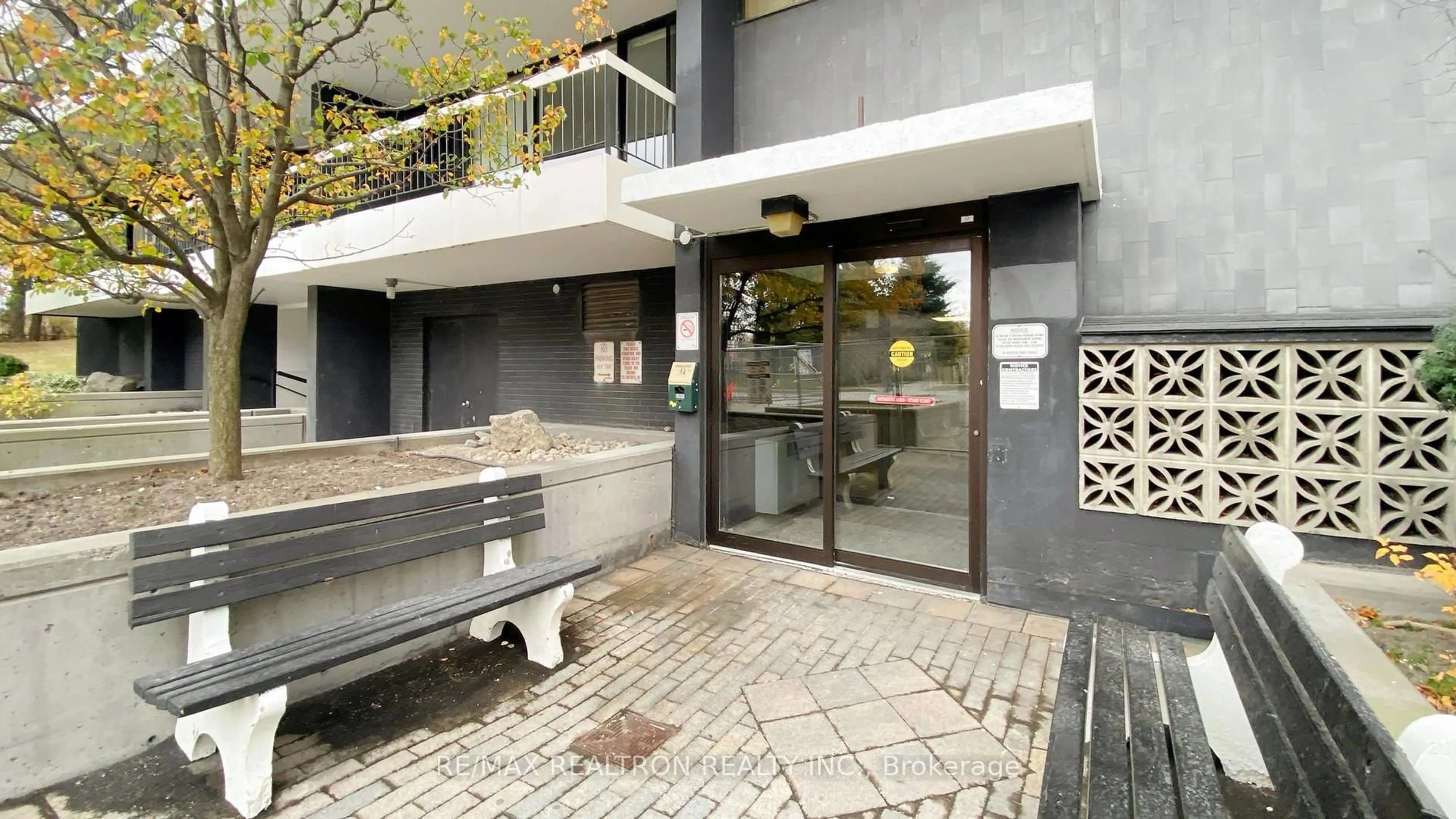 Patio, street for 135 Antibes Dr #201, Toronto Ontario M2R 2Z1
