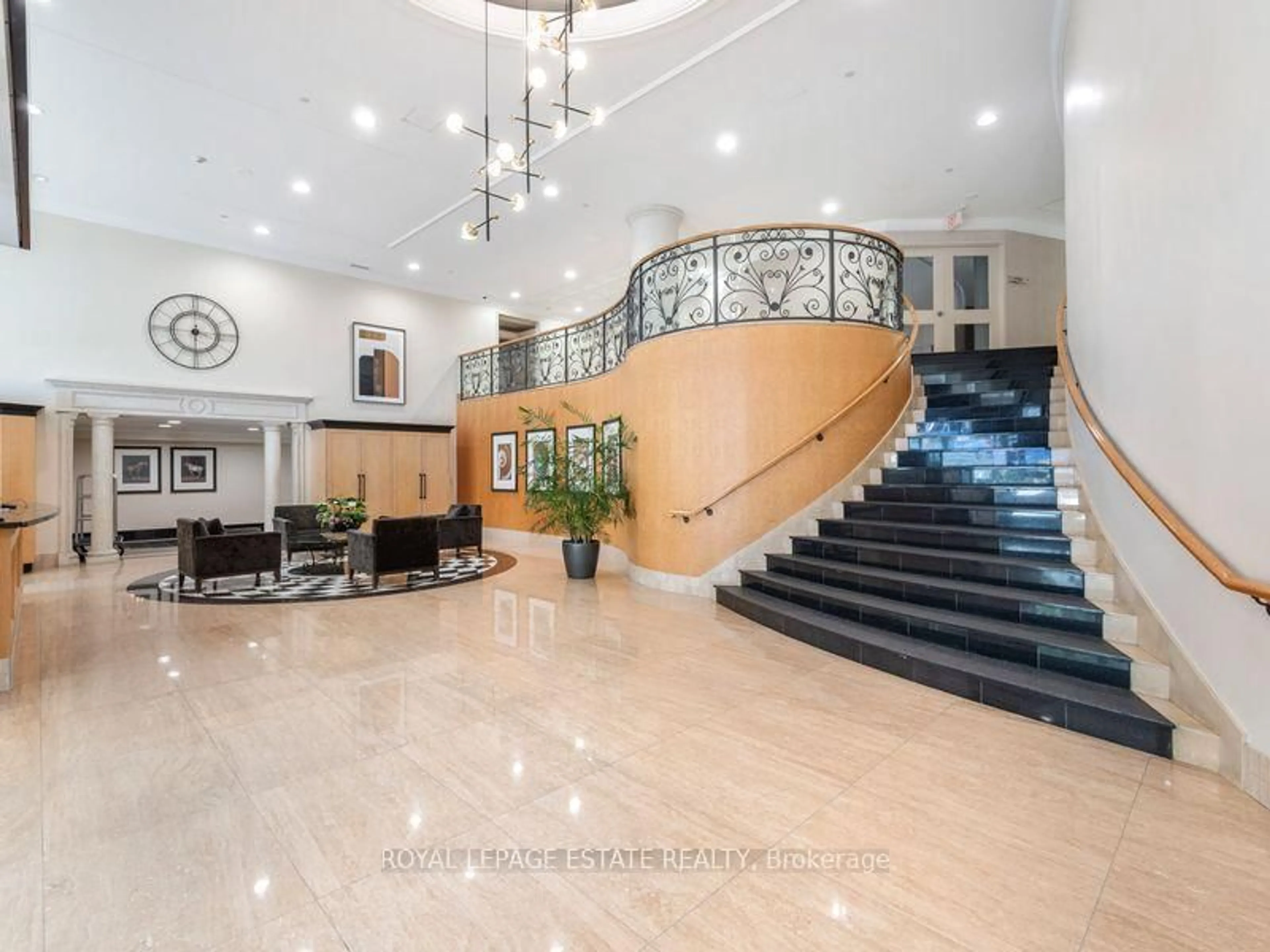 Indoor foyer for 10 Delisle Ave #212, Toronto Ontario M4V 3C6