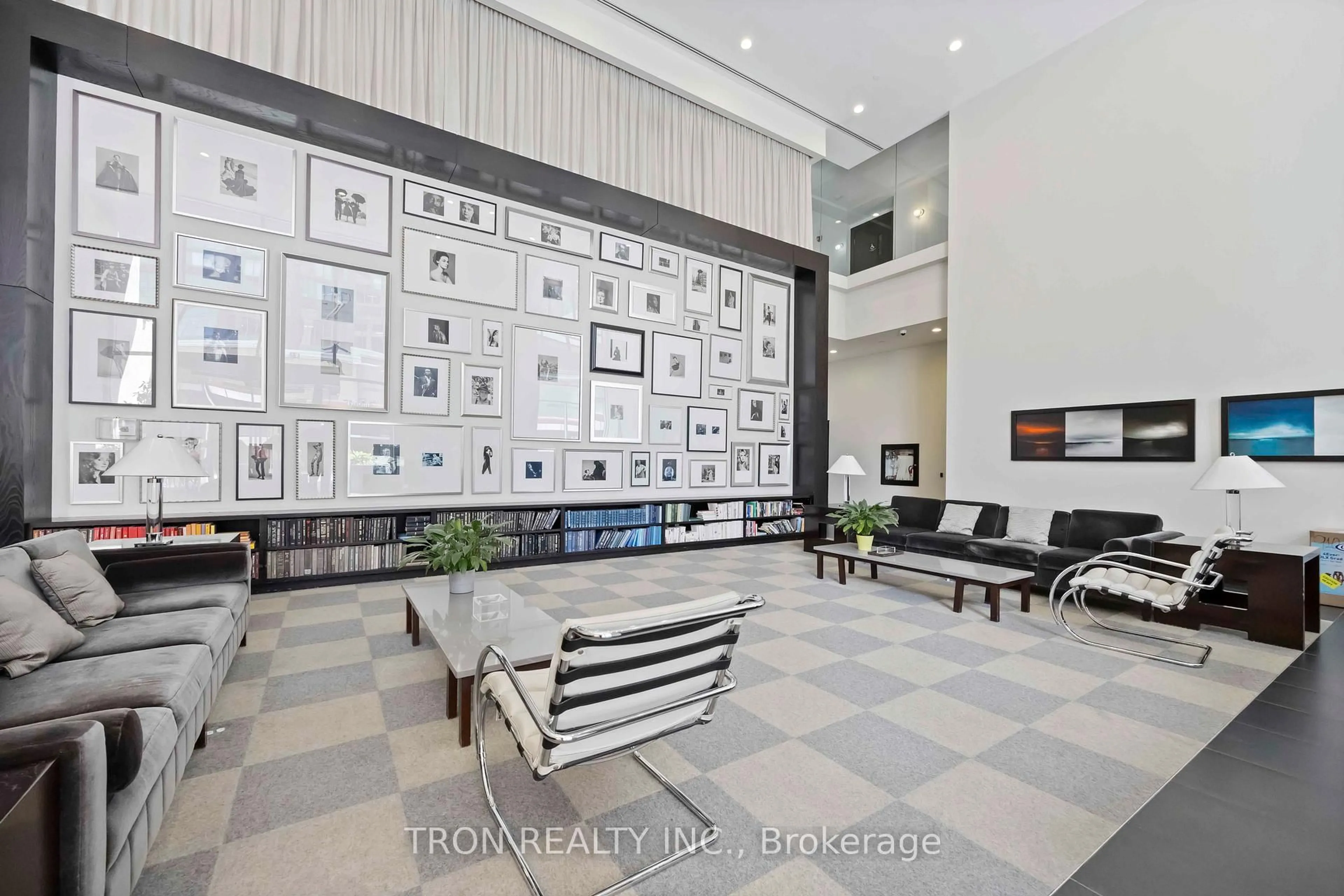 Lobby for 438 King St #1905, Toronto Ontario M5V 3T9