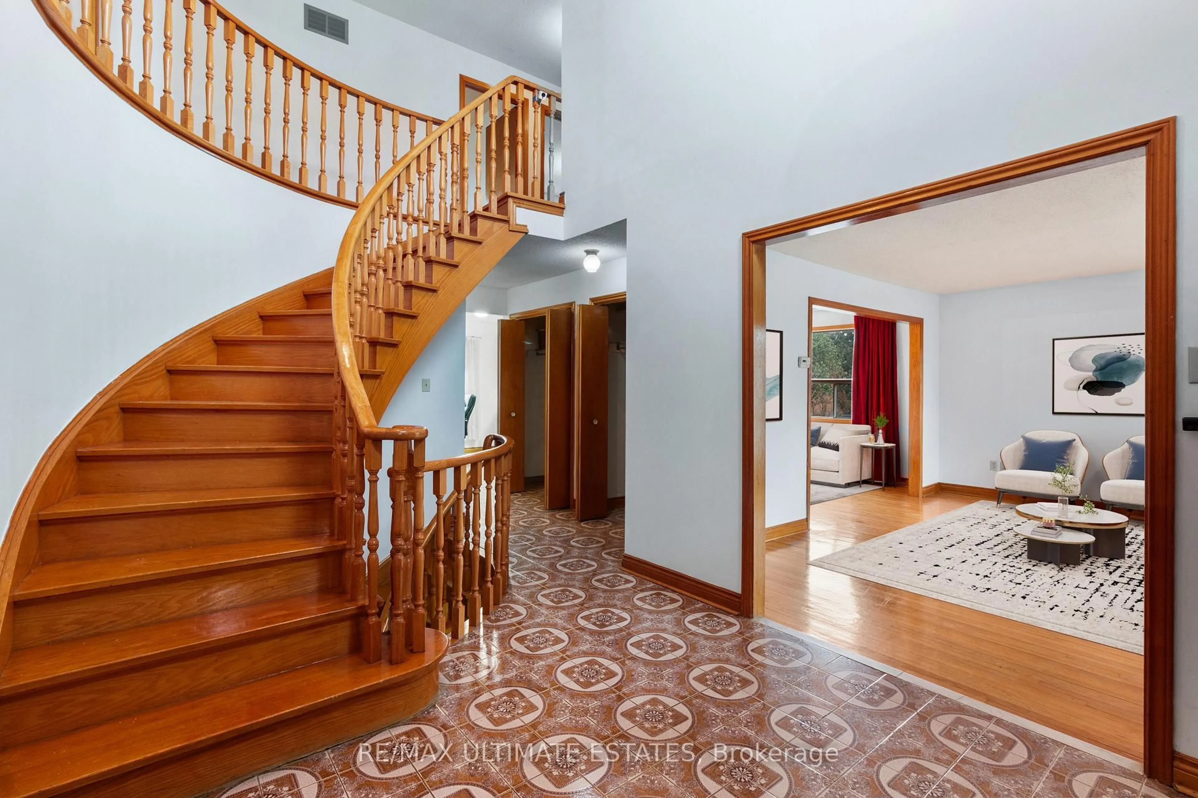 Indoor foyer for 18 Parravano Crt, Toronto Ontario M2R 3S8