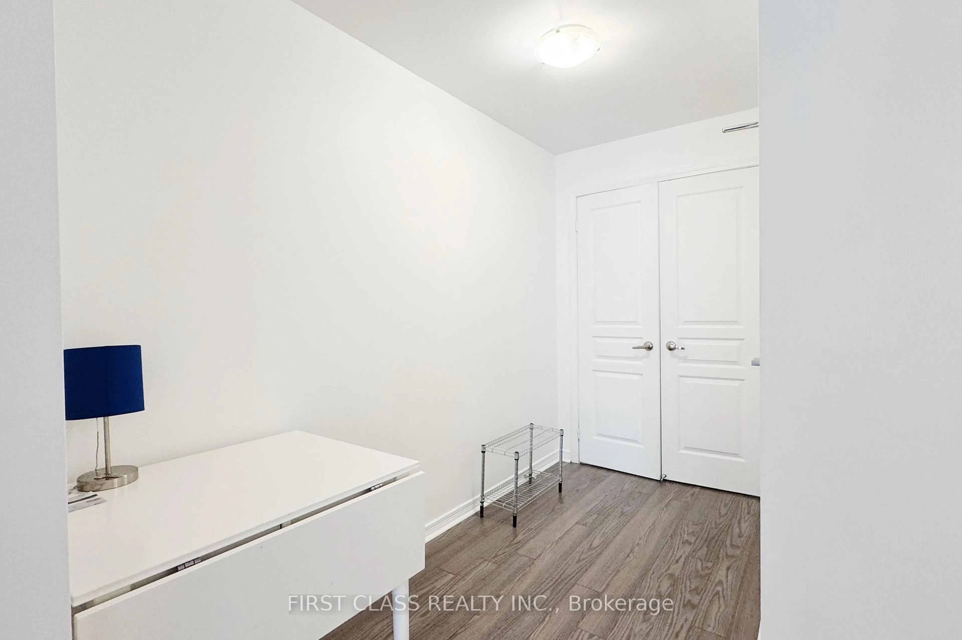 A pic of a room for 352 Front St #1217, Toronto Ontario M5V 1B5
