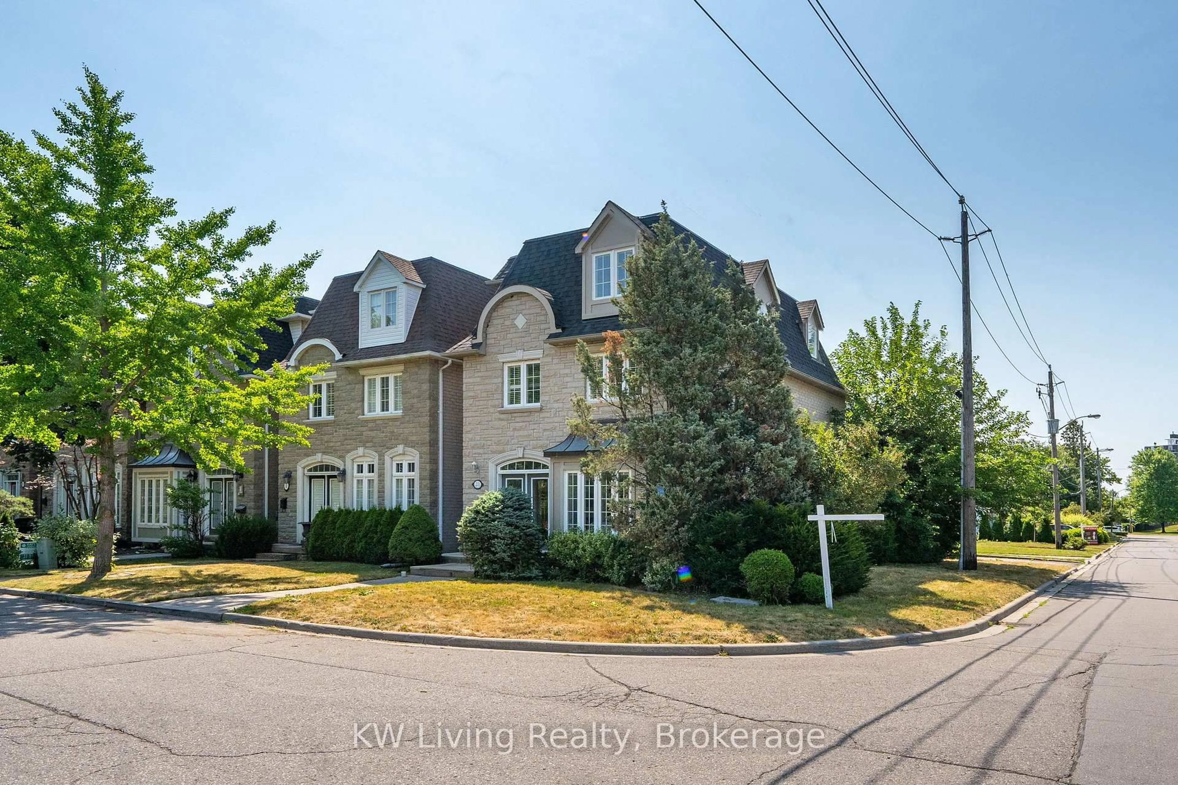 A pic from outside/outdoor area/front of a property/back of a property/a pic from drone, street for 23 Calvin Ave, Toronto Ontario M2N 5E4