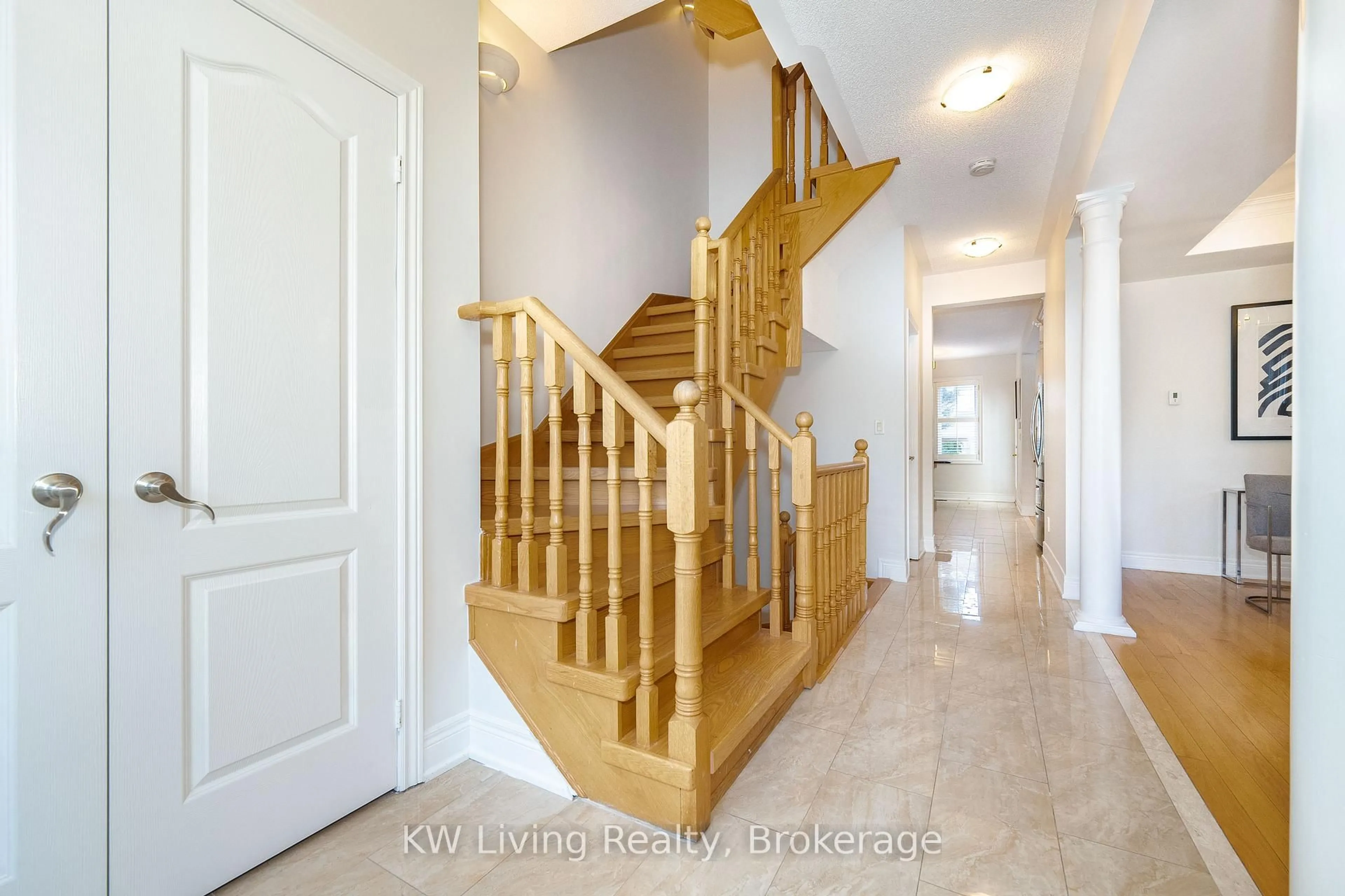 Indoor foyer for 23 Calvin Ave, Toronto Ontario M2N 5E4