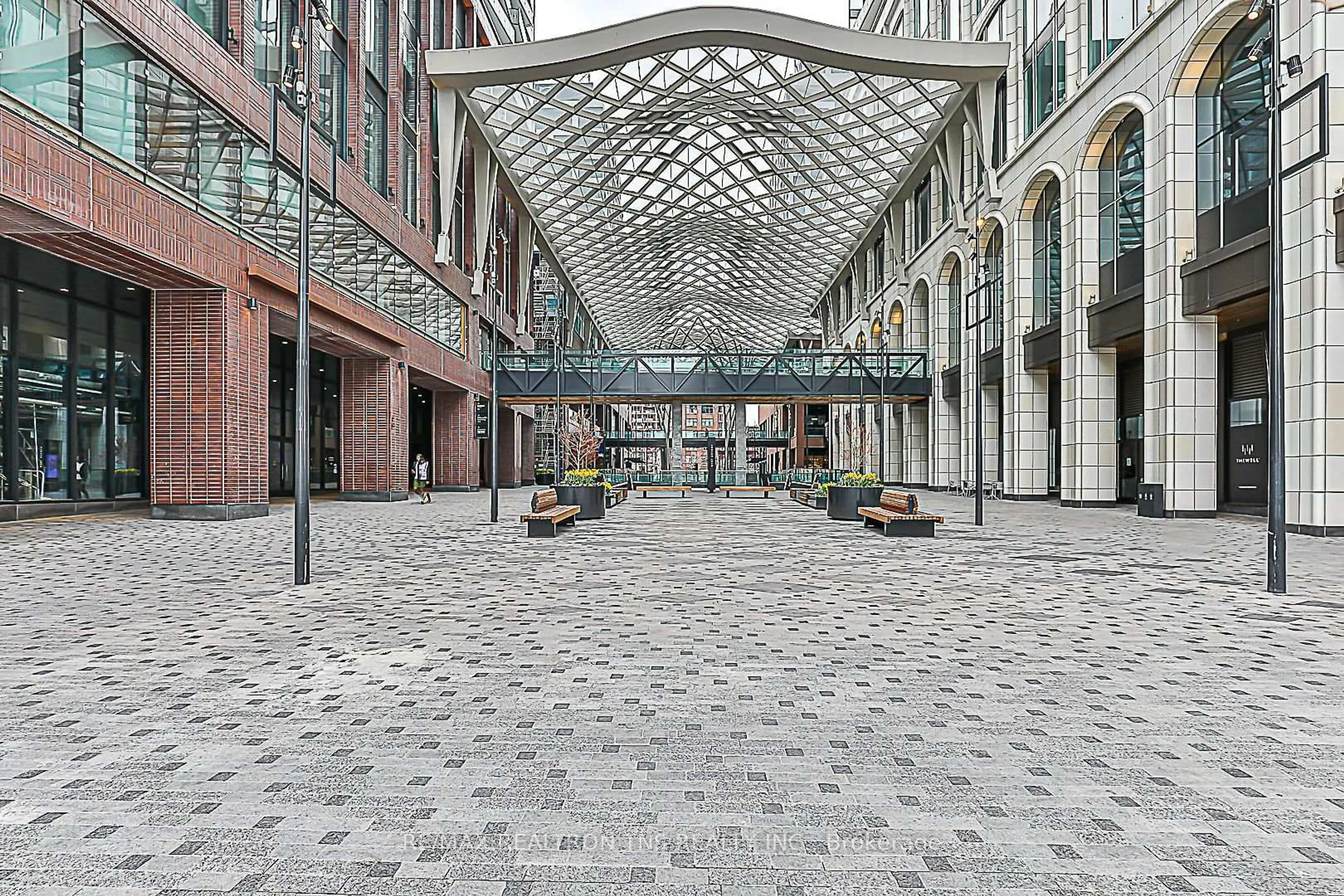 Patio, street for 480 Front st west St #1504, Toronto Ontario M5V 0V6