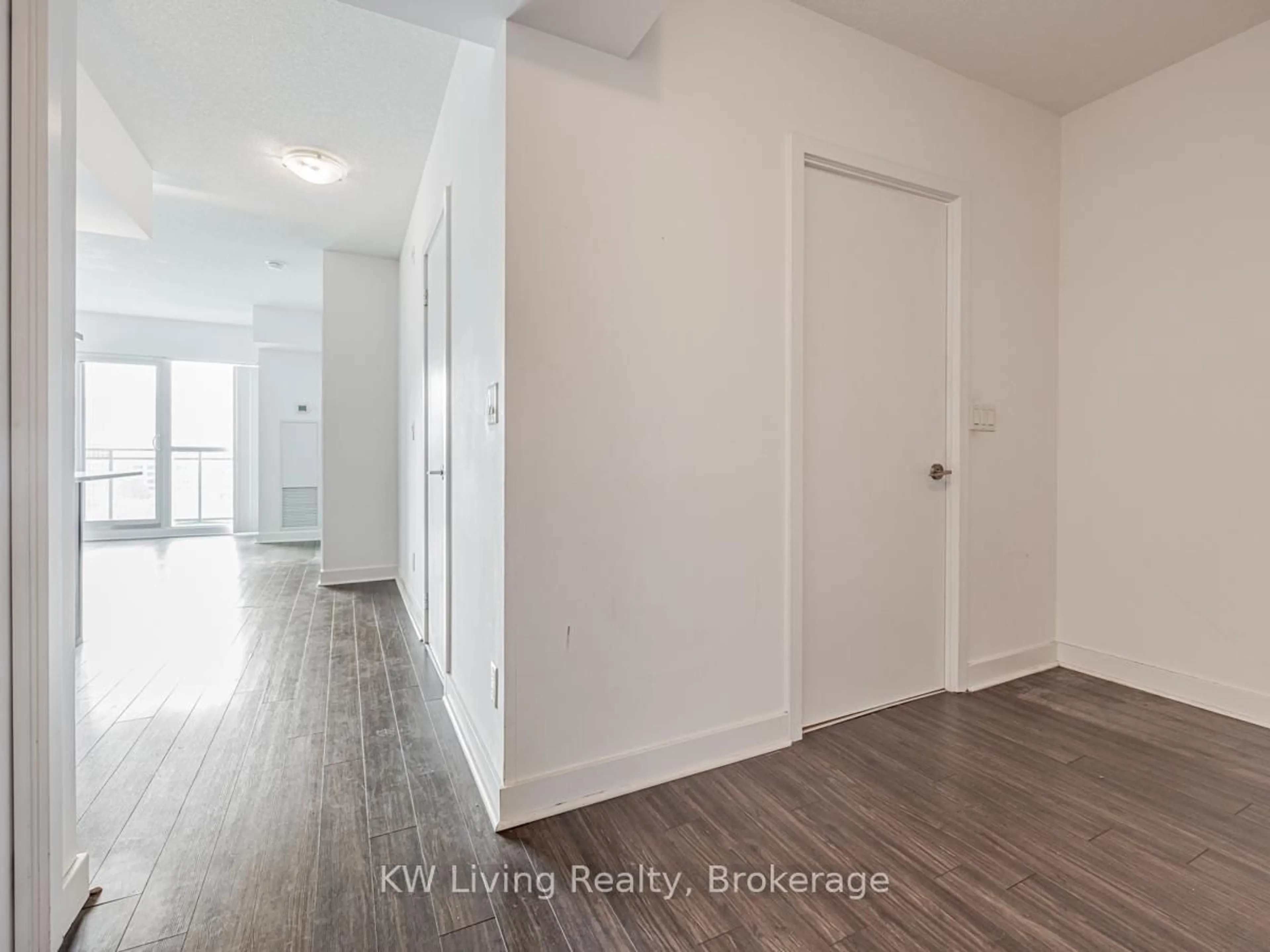Indoor entryway for 120 Dallimore Circ #819, Toronto Ontario M3C 4J1
