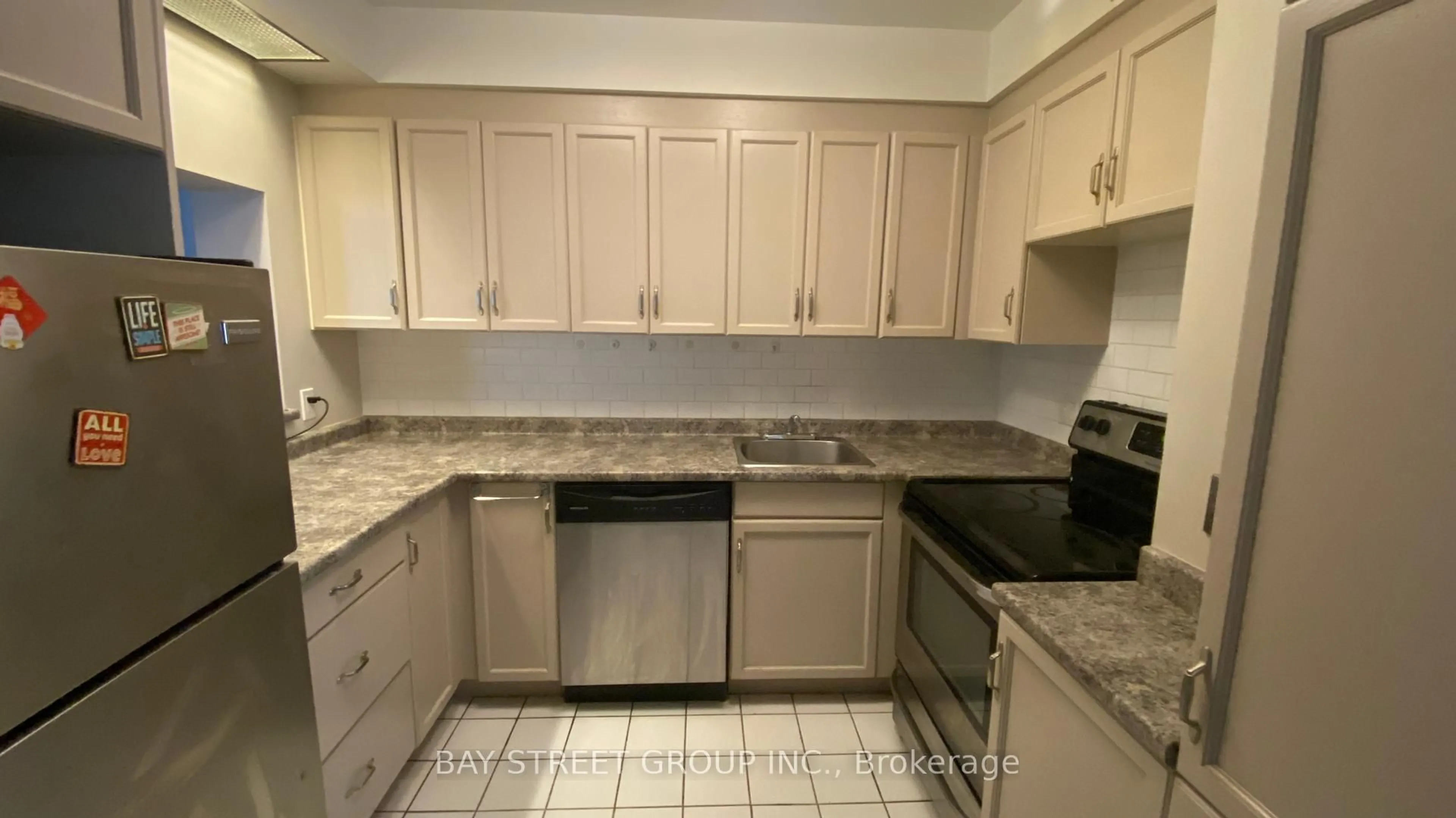 Standard kitchen, unknown for 284 Bloor St #902, Toronto Ontario M5S 3B8