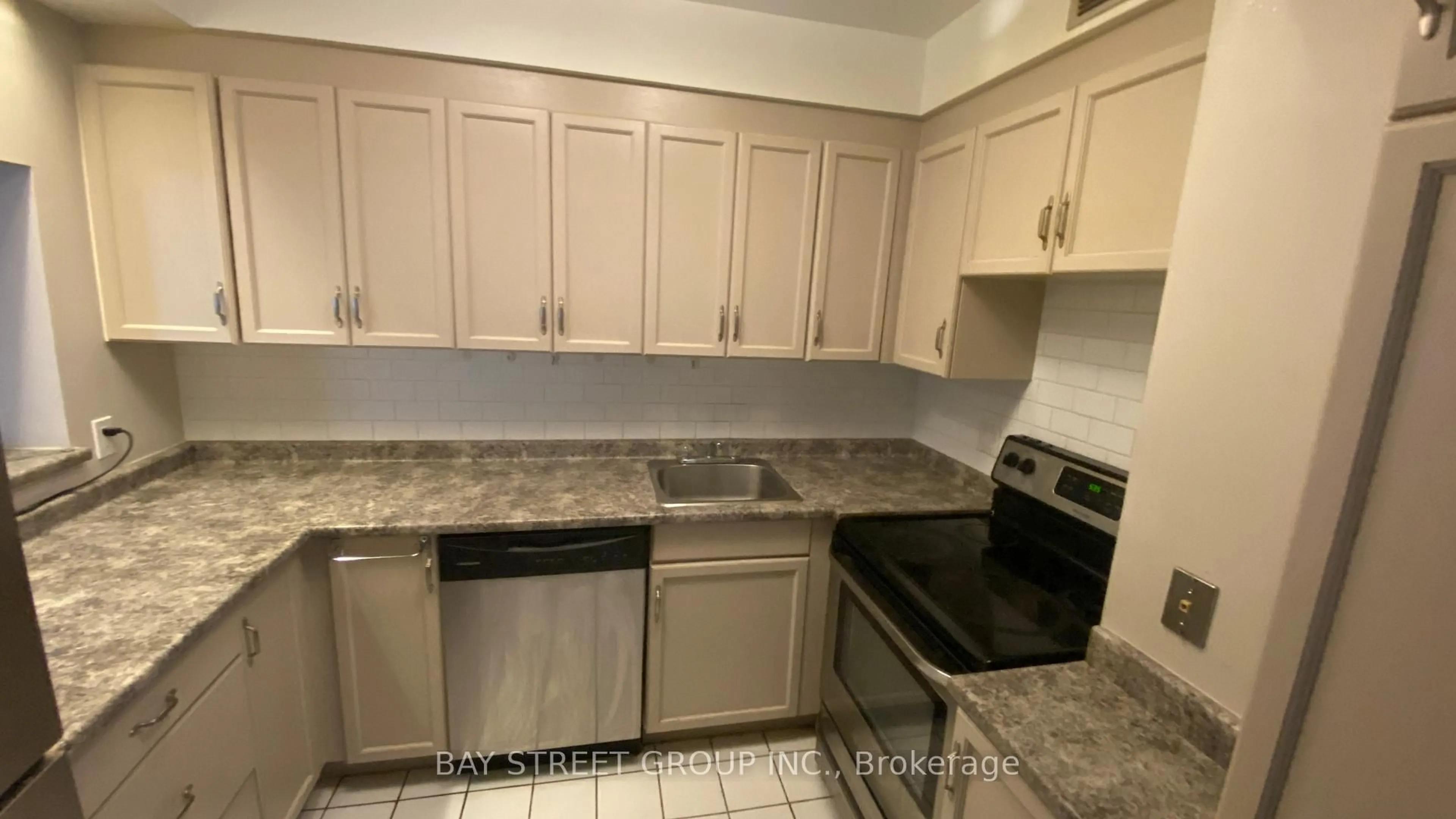 Standard kitchen, unknown for 284 Bloor St #902, Toronto Ontario M5S 3B8