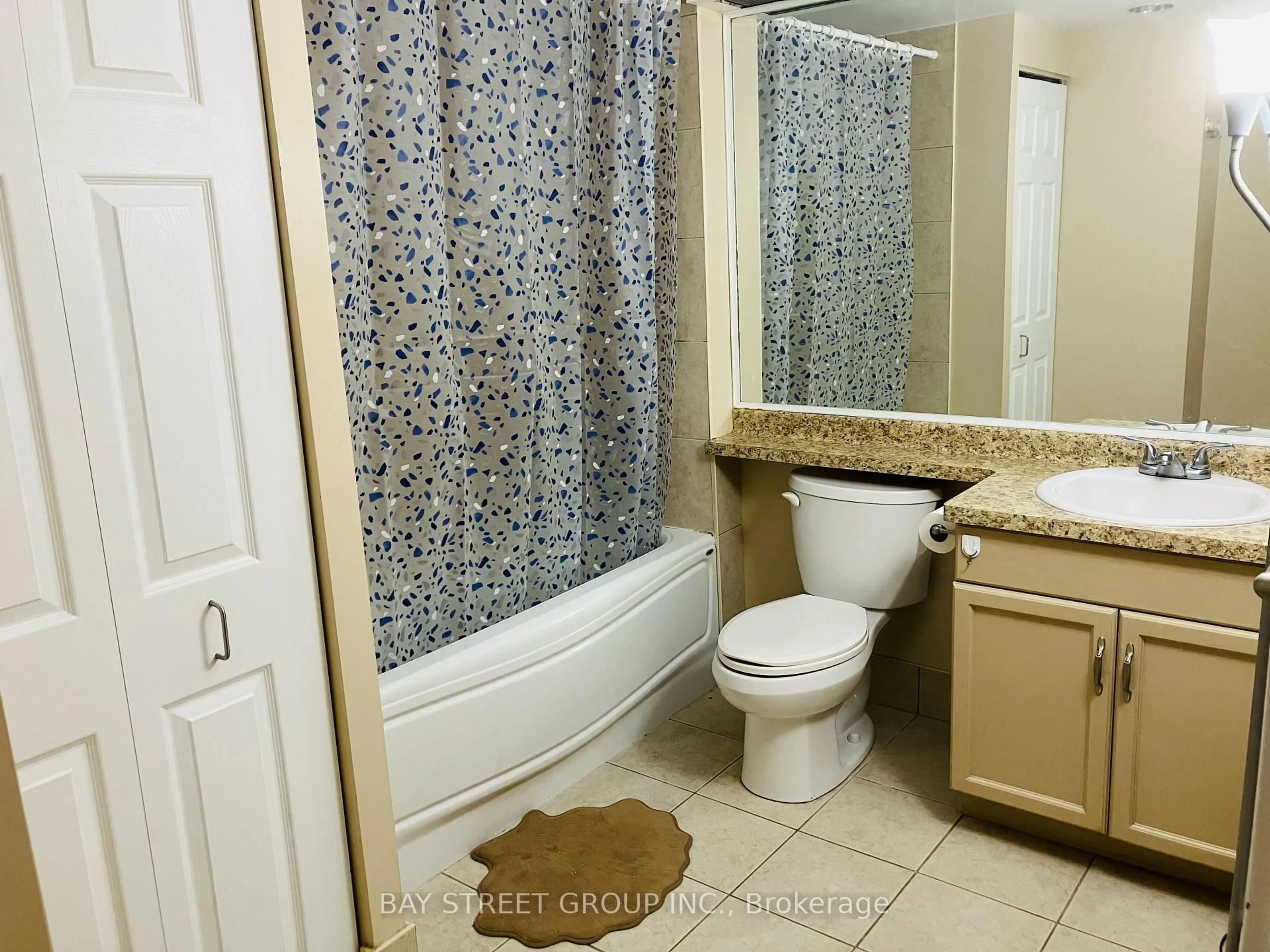 Standard bathroom, unknown for 284 Bloor St #902, Toronto Ontario M5S 3B8