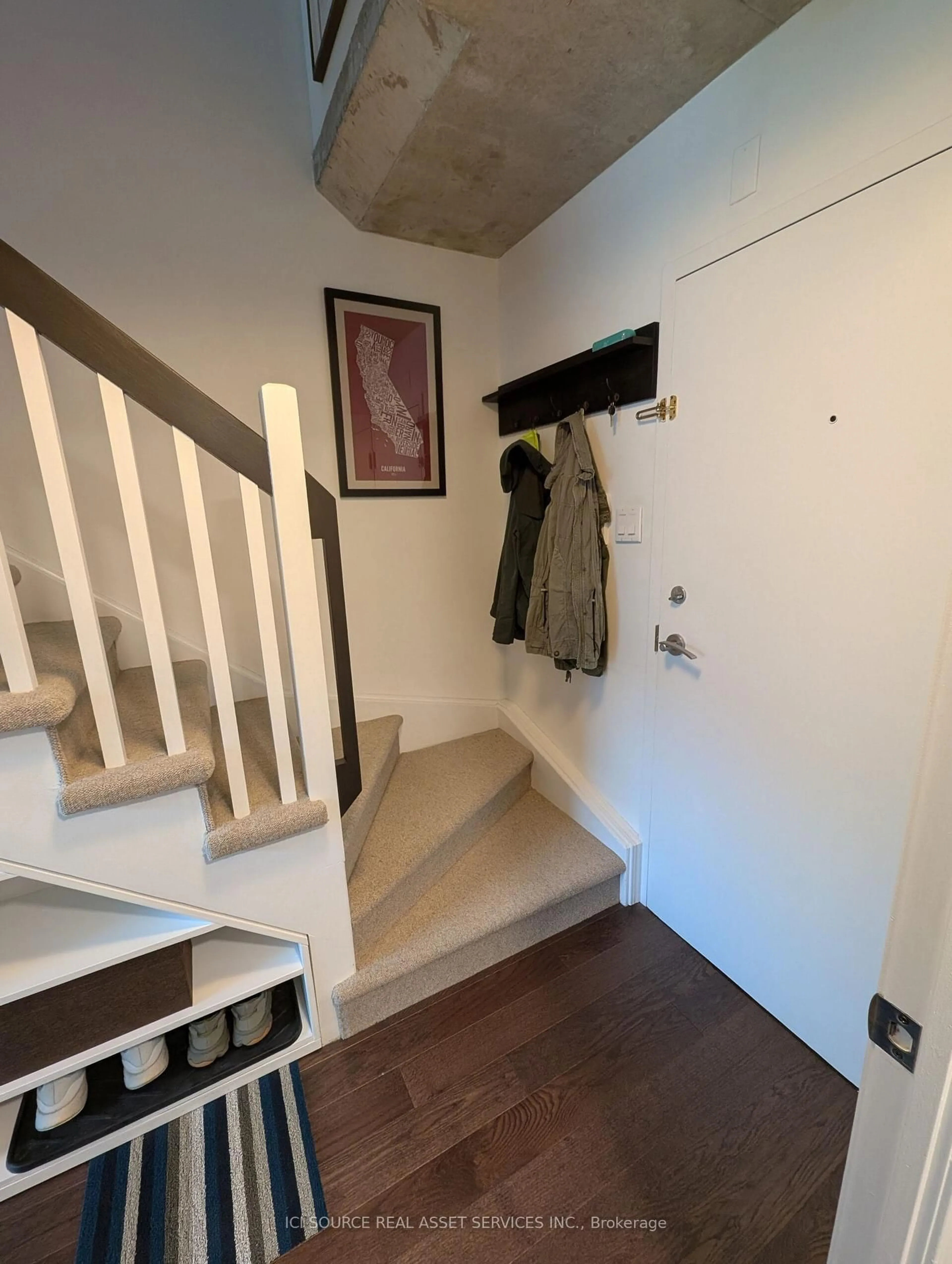 Stairs for 954 King St #319, Toronto Ontario M6K 3L9