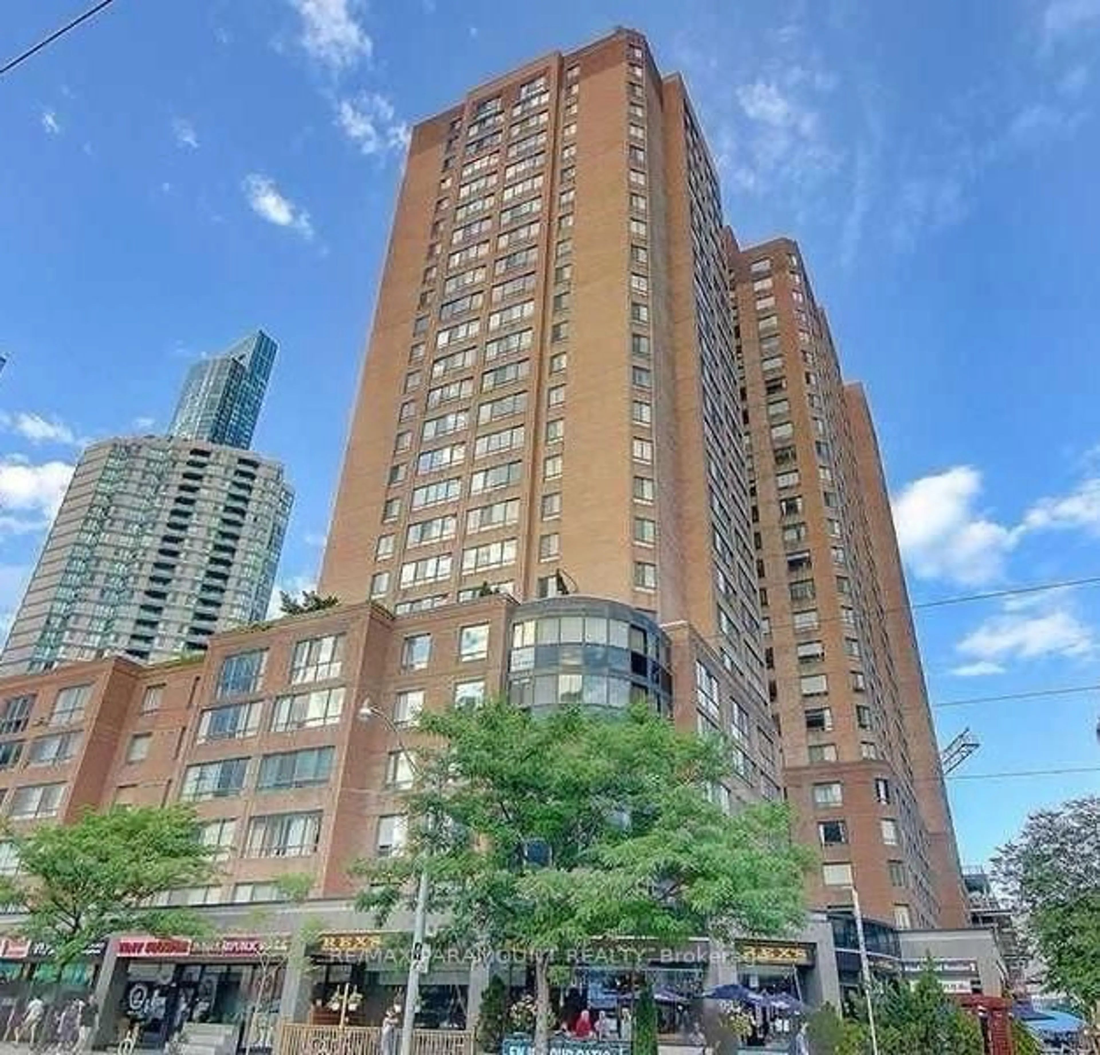 Unknown for 633 Bay St #708, Toronto Ontario M5G 2G4