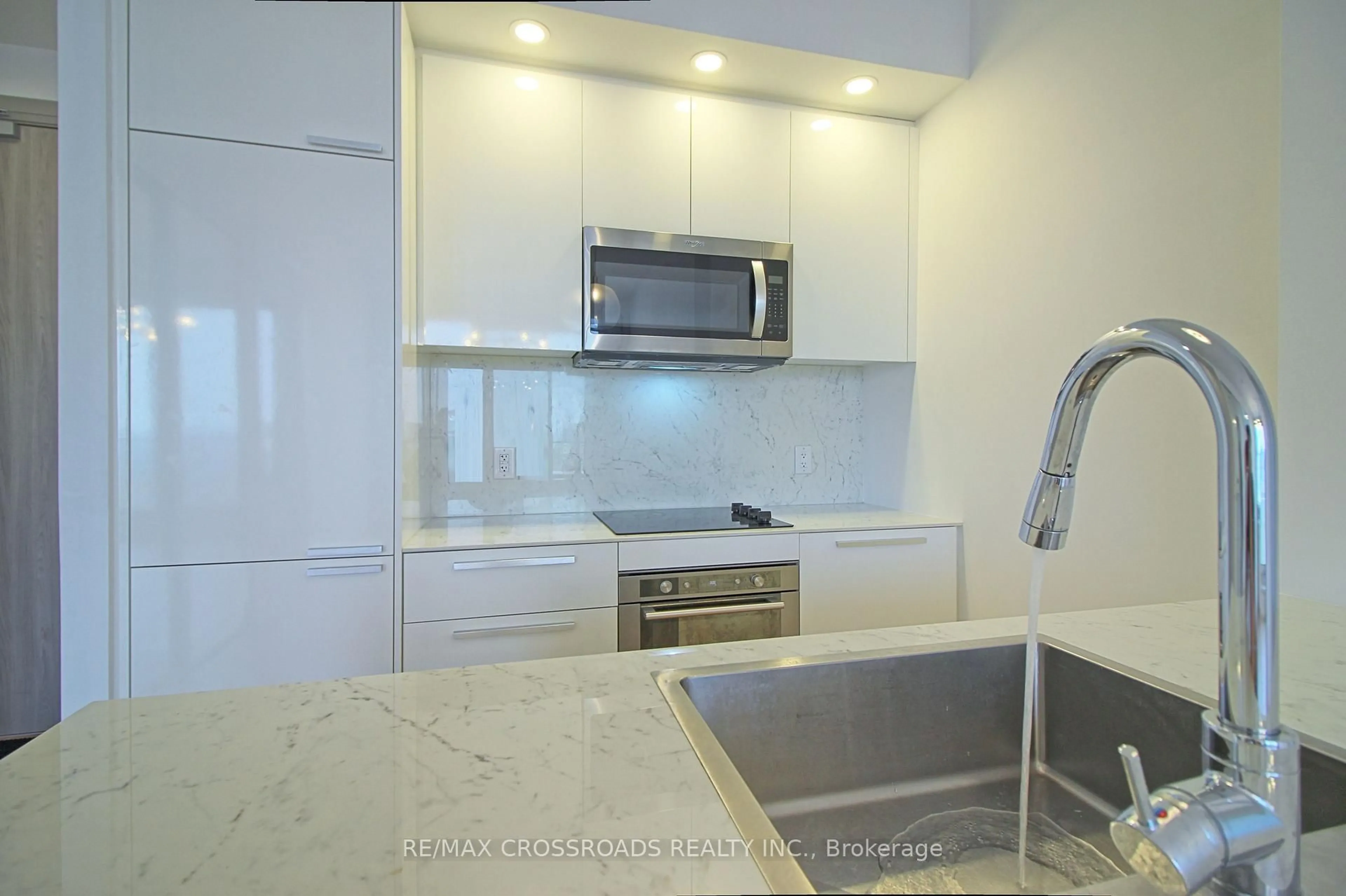 Standard kitchen, ceramic/tile floor for 75 Canterbury Pl #Ph207, Toronto Ontario M2N 0L2