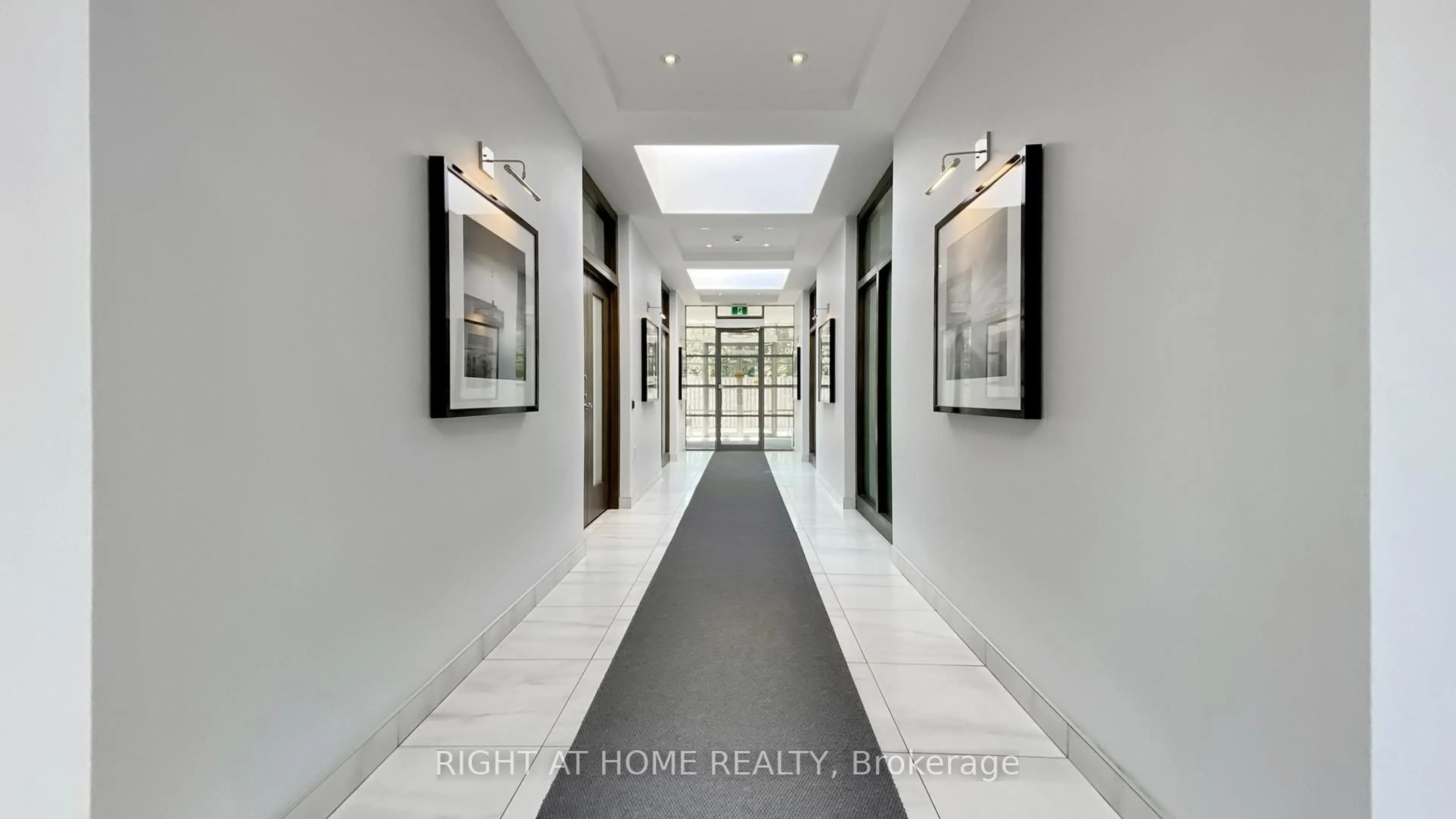 Indoor foyer for 3840 Bathurst St #609, Toronto Ontario M3H 6C6