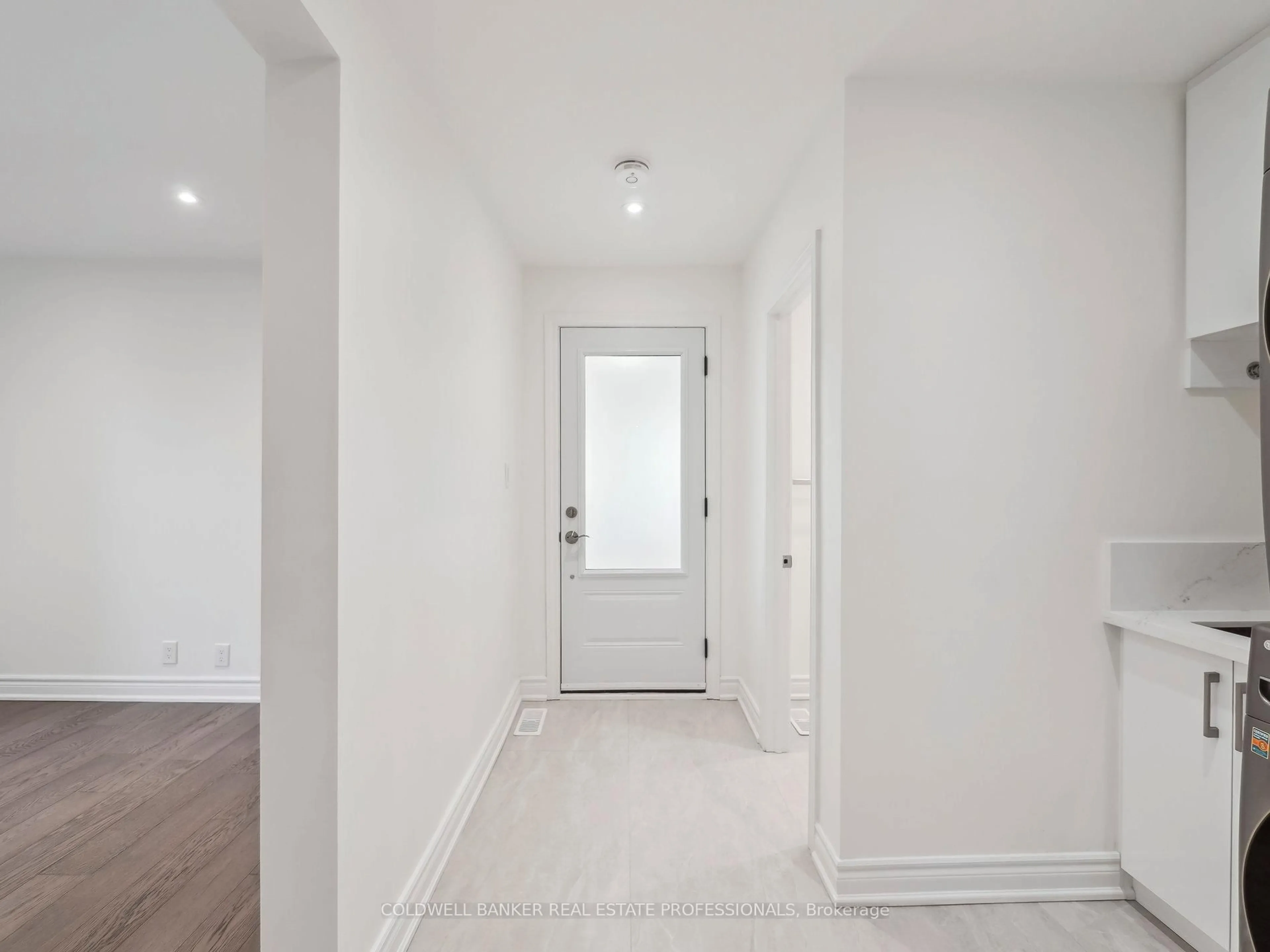 Indoor entryway for 2 Kempsell Cres, Toronto Ontario M2J 2Z7