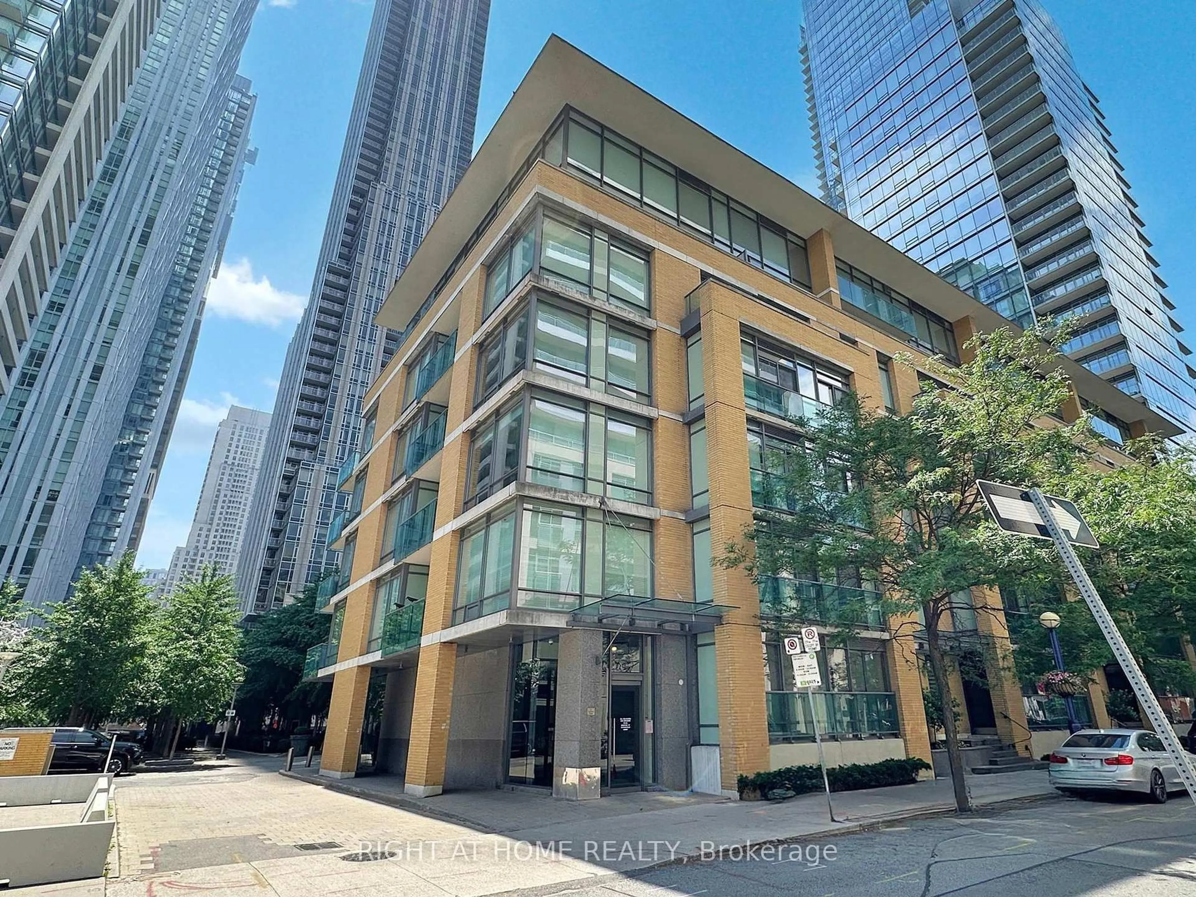 Unknown for 21 Scollard St #207, Toronto Ontario M5R 1G1