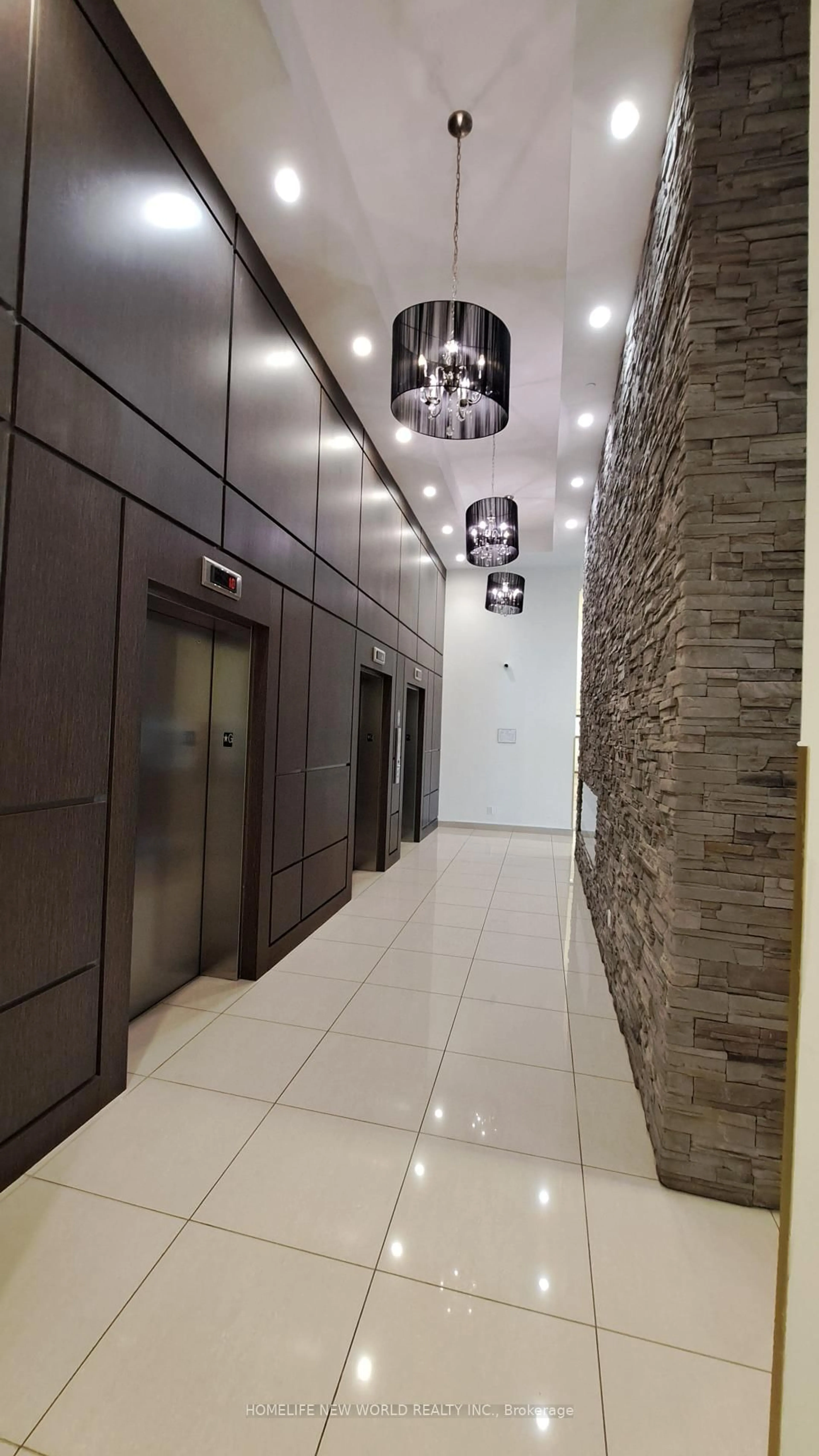 Indoor foyer for 2756 Old Leslie St #1006, Toronto Ontario M2K 0E2