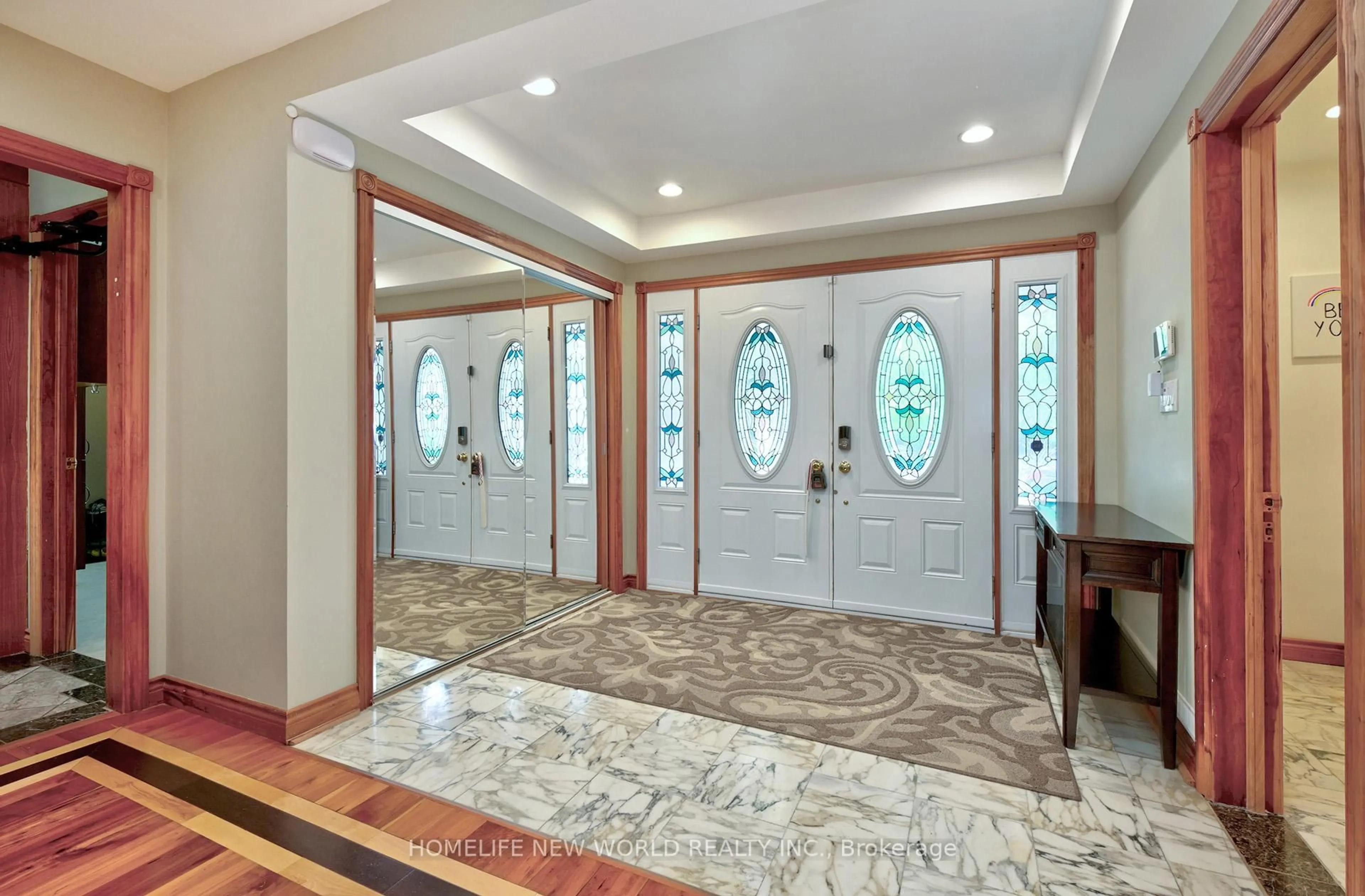 Indoor foyer for 7 Sulgrave Cres, Toronto Ontario M2L 1W5