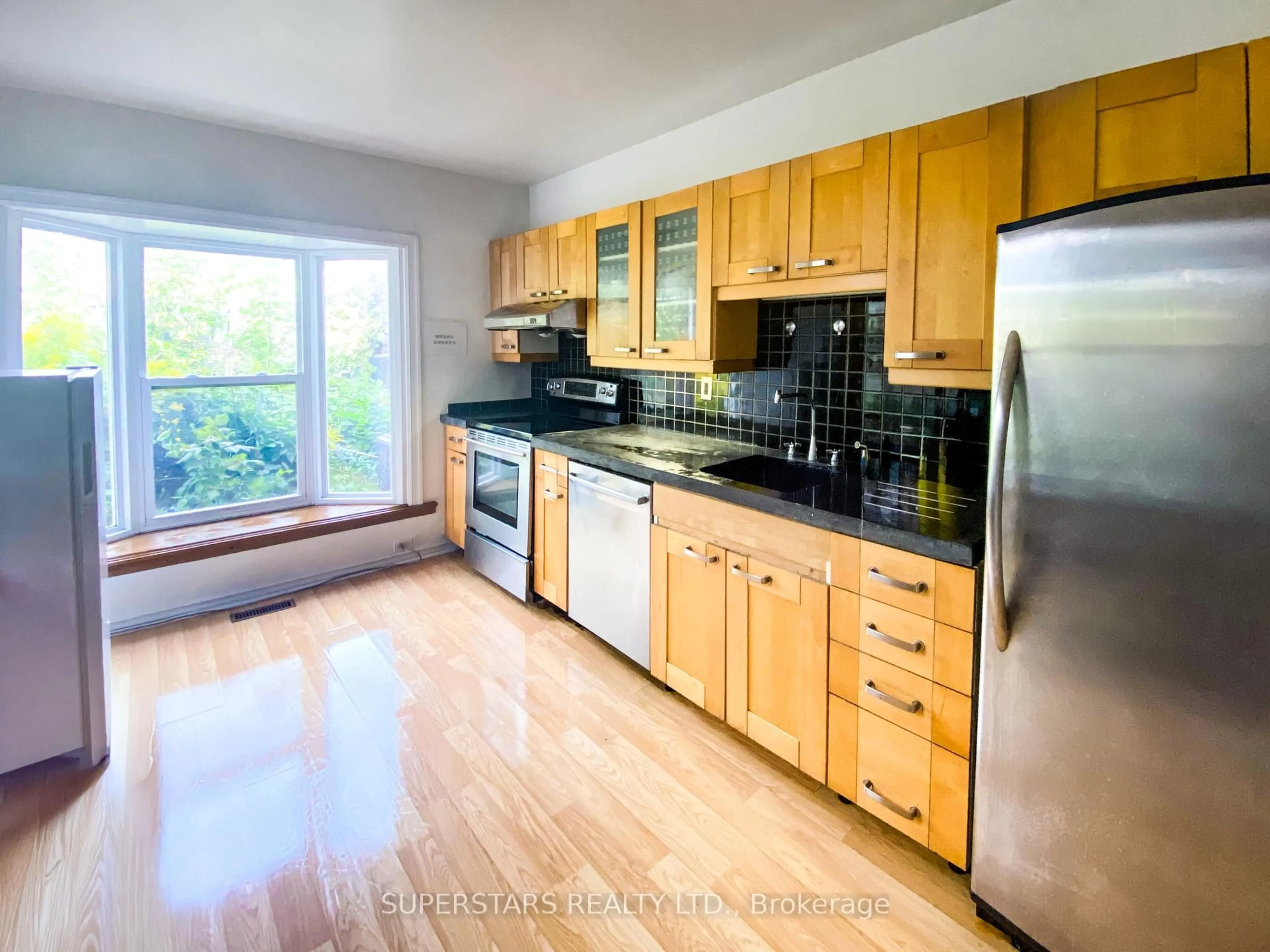 Unknown for 48 Sullivan St, Toronto Ontario M5T 1C1