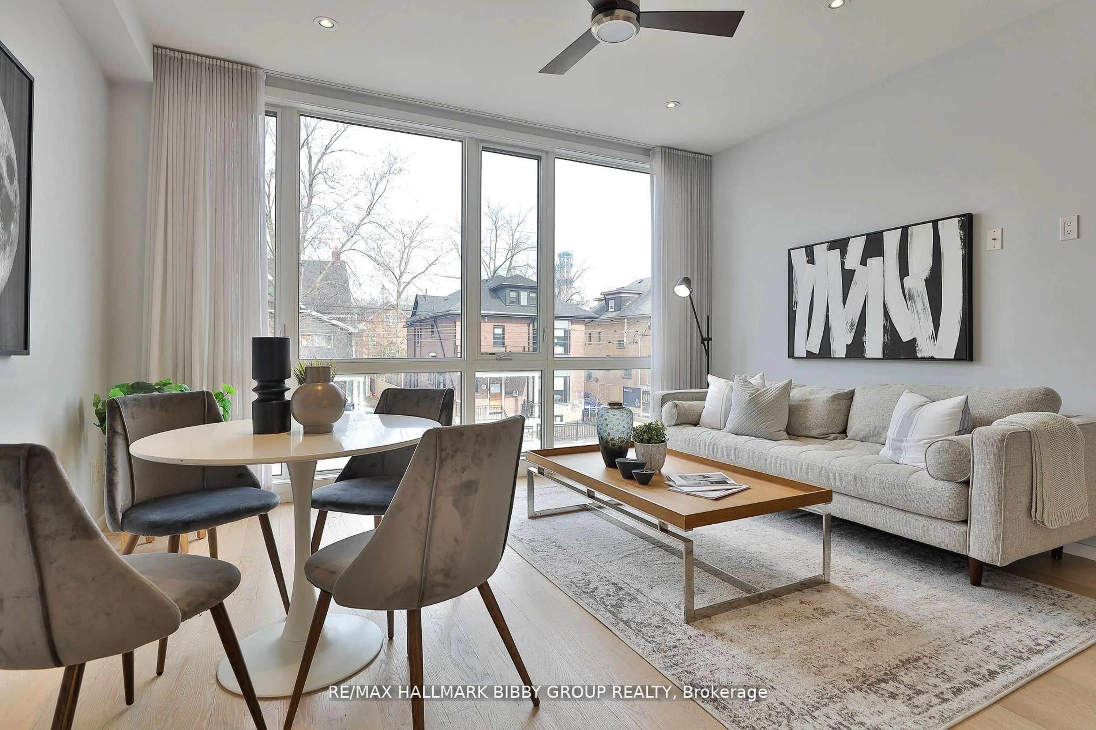 Living room with furniture, wood/laminate floor for 126 Spadina Rd #4, Toronto Ontario M5R 2T8