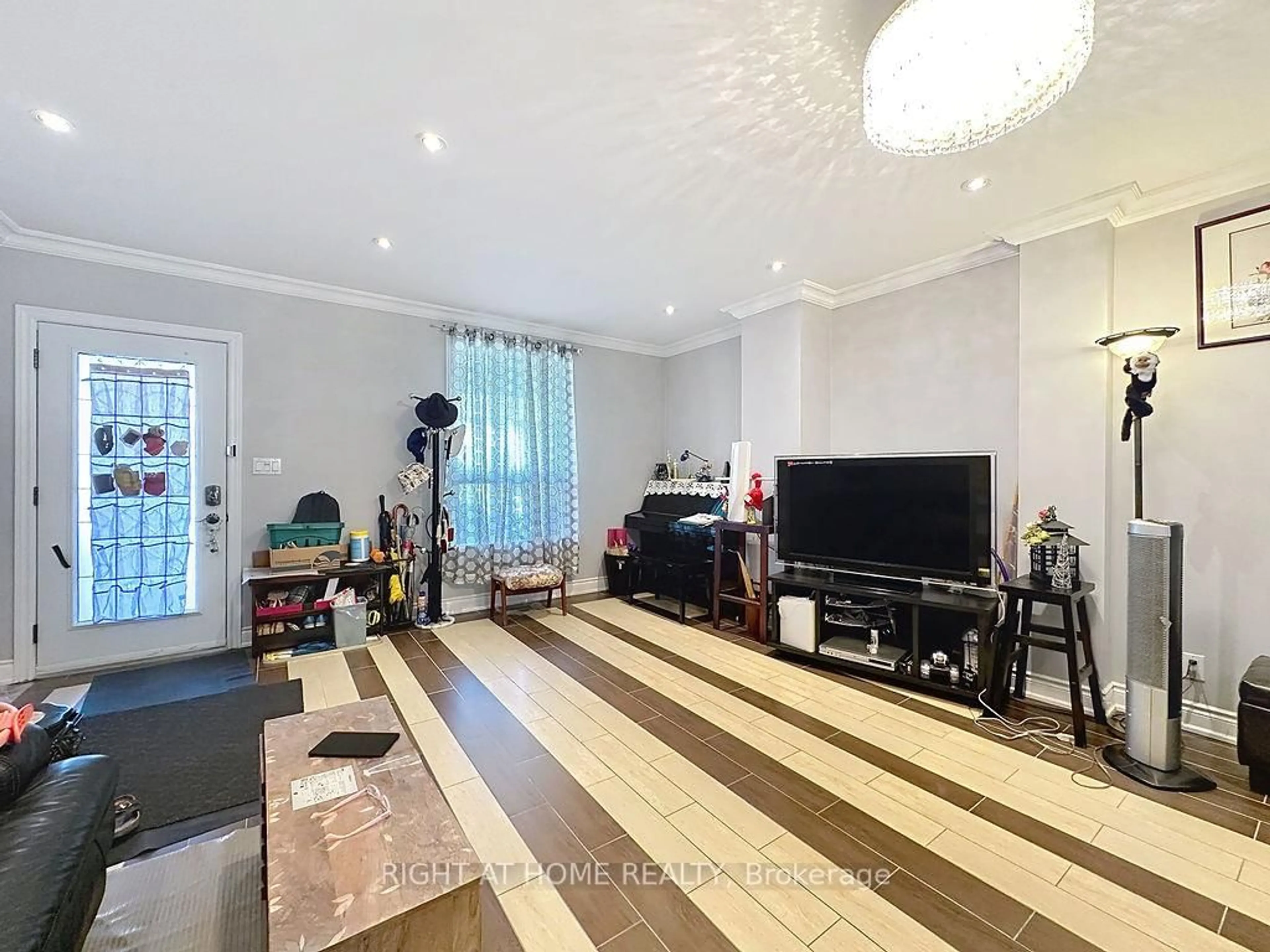 Unknown for 132 Bellwoods Ave, Toronto Ontario M6J 2P4