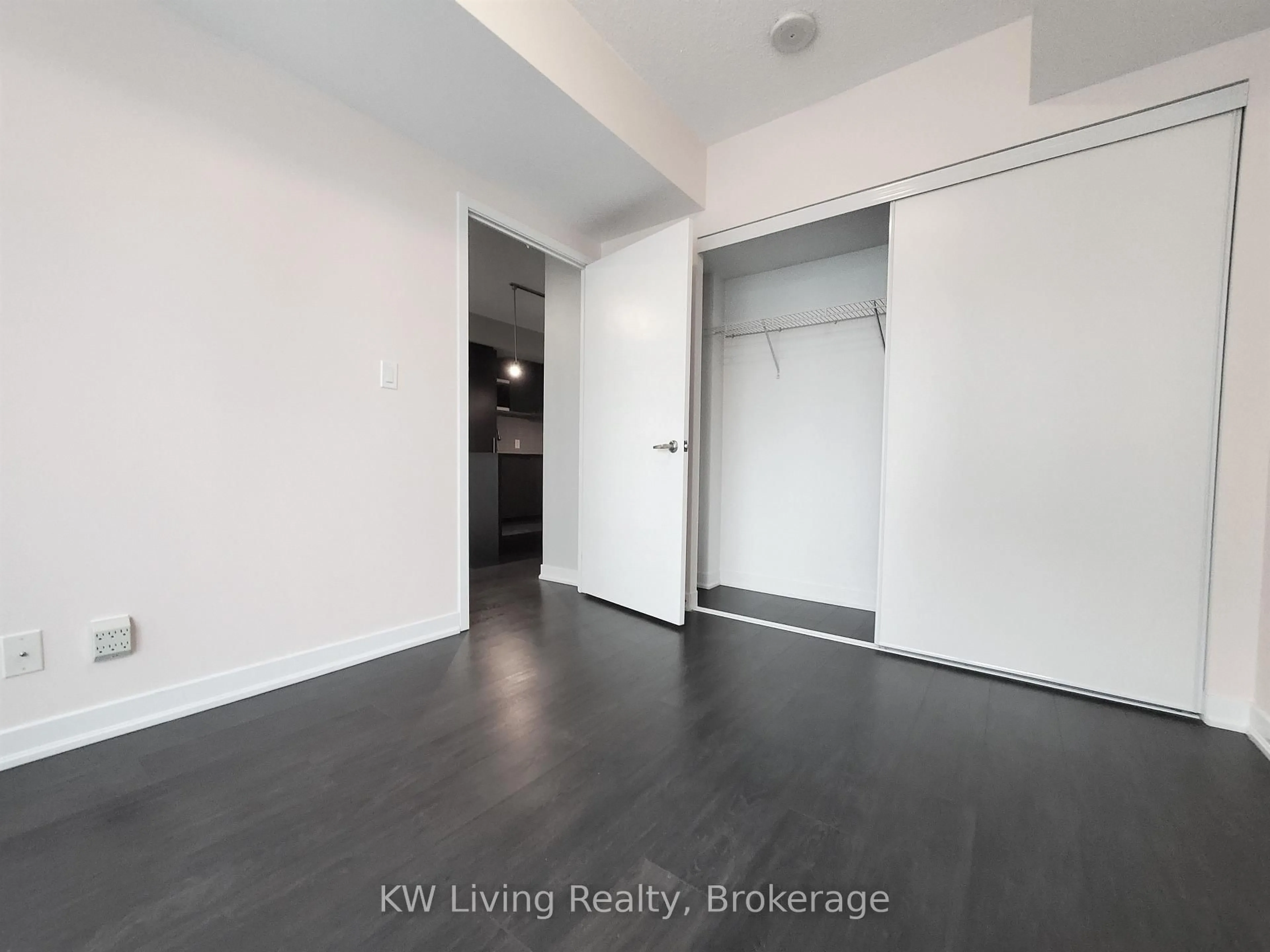A pic of a room for 100 Harbour St #2005, Toronto Ontario M5J 0B5