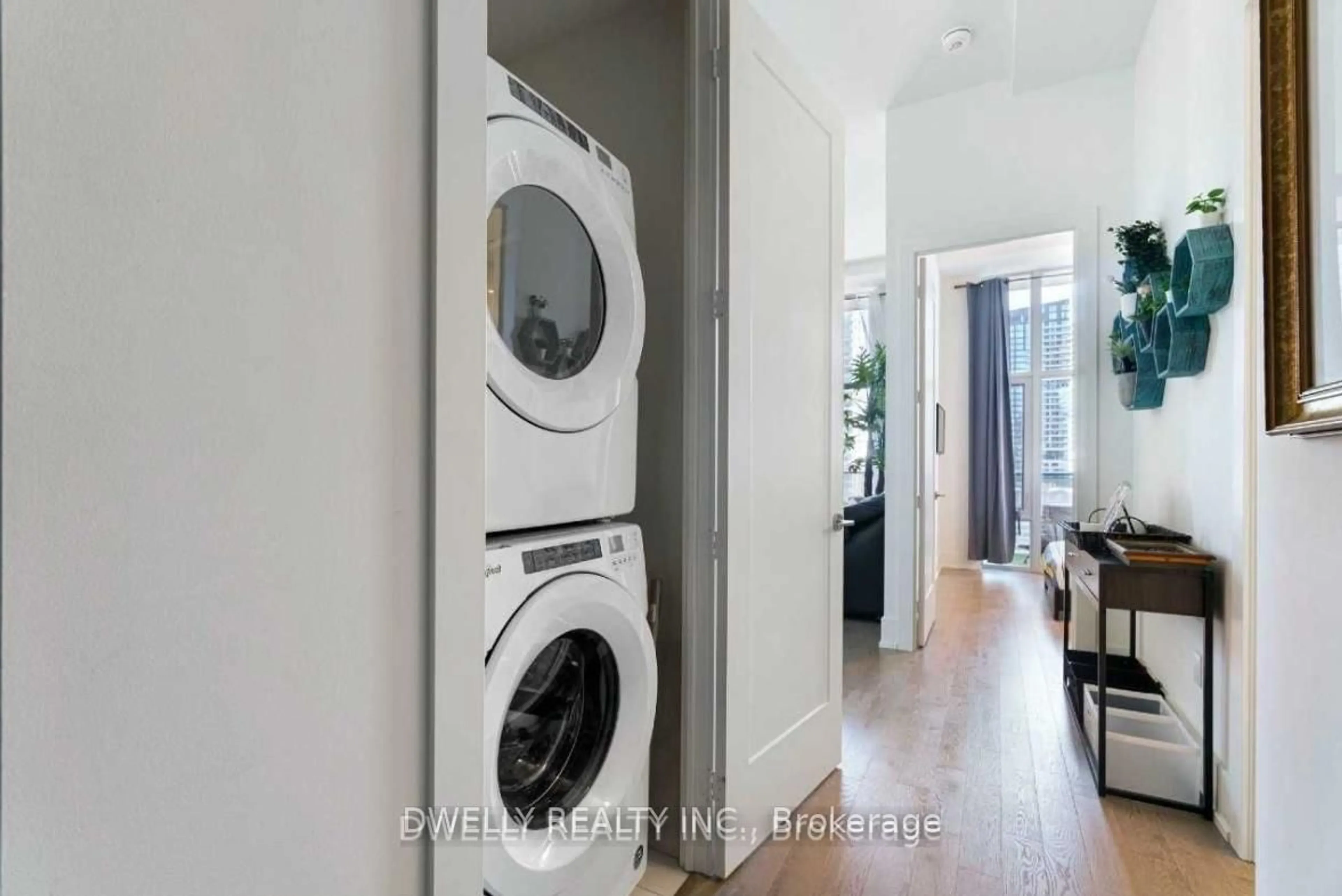 Laundry room for 330 Richmond St #2906, Toronto Ontario M5V 0M4