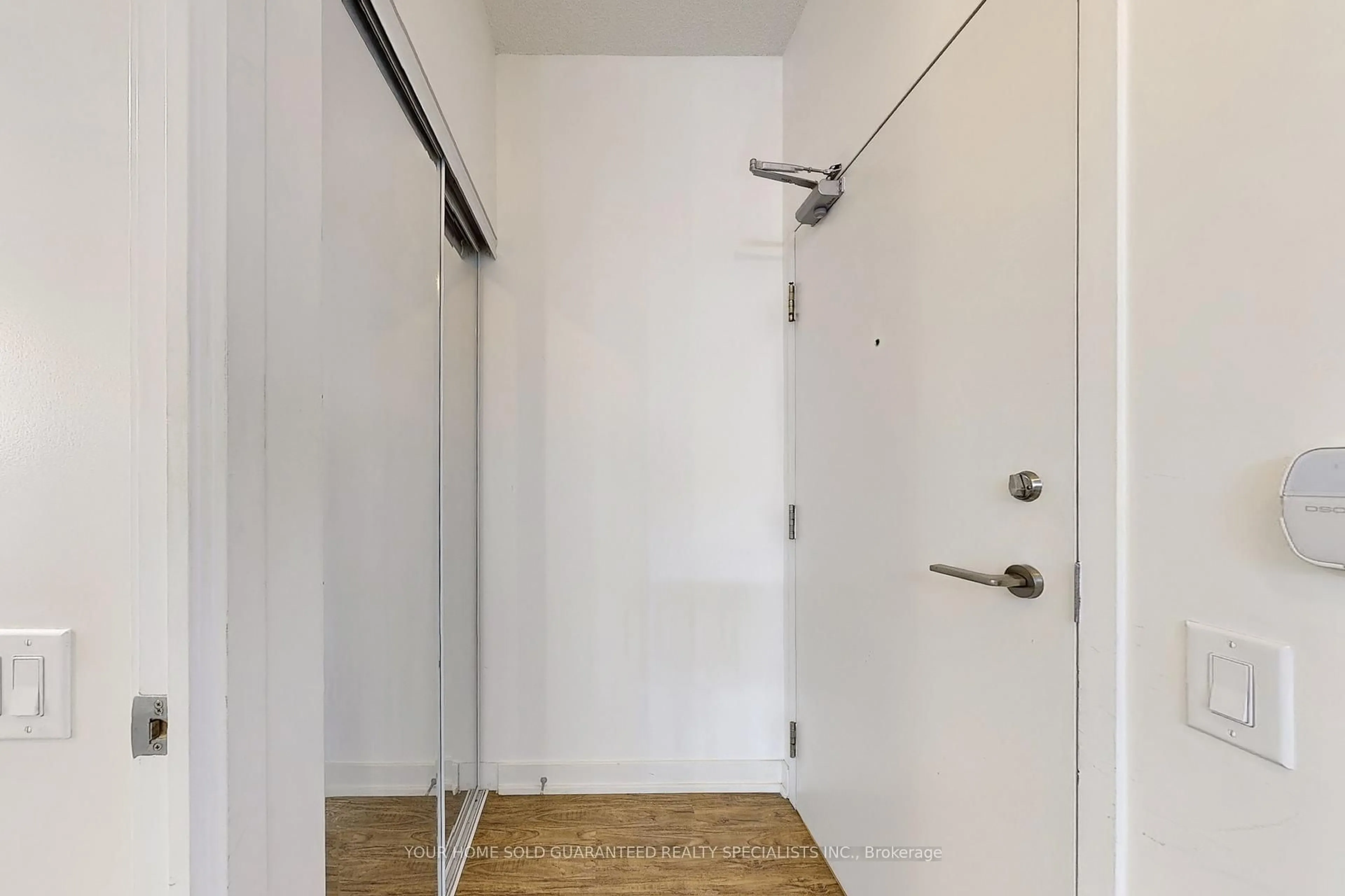 Indoor entryway for 33 Singer Crt #1907, Toronto Ontario M2K 0B4