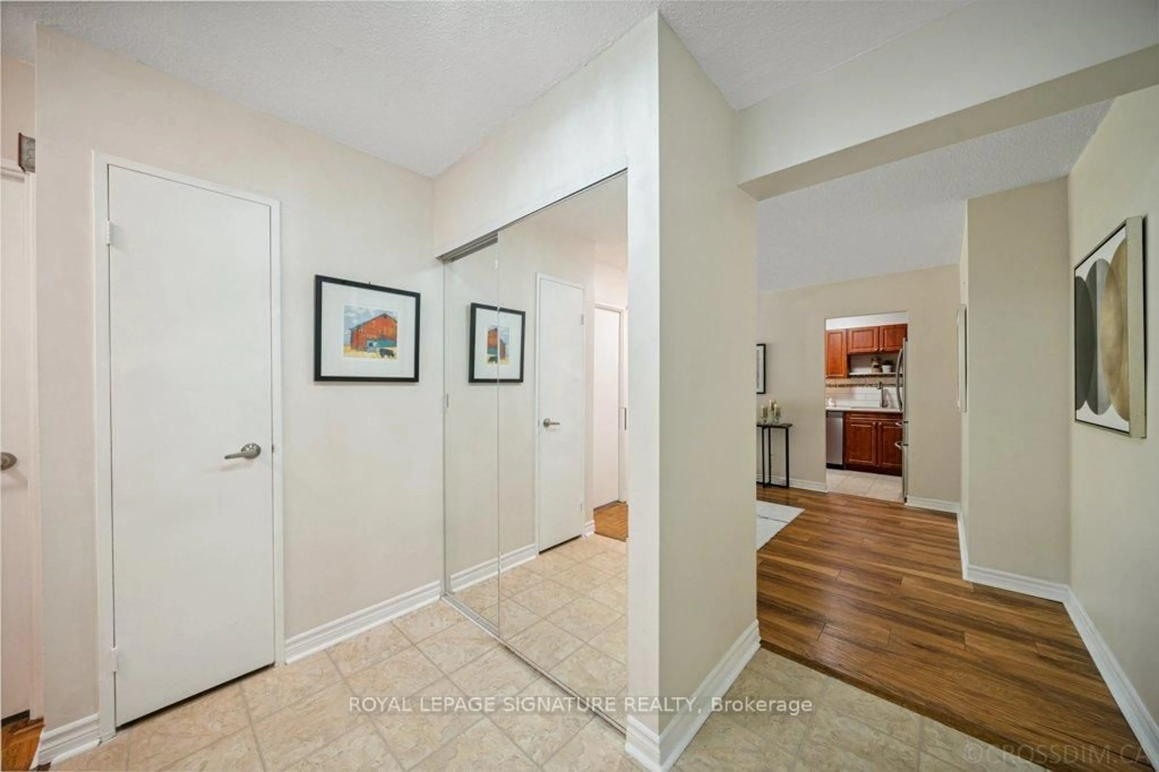Indoor entryway for 40 Sunrise Ave #113, Toronto Ontario M4A 2R4