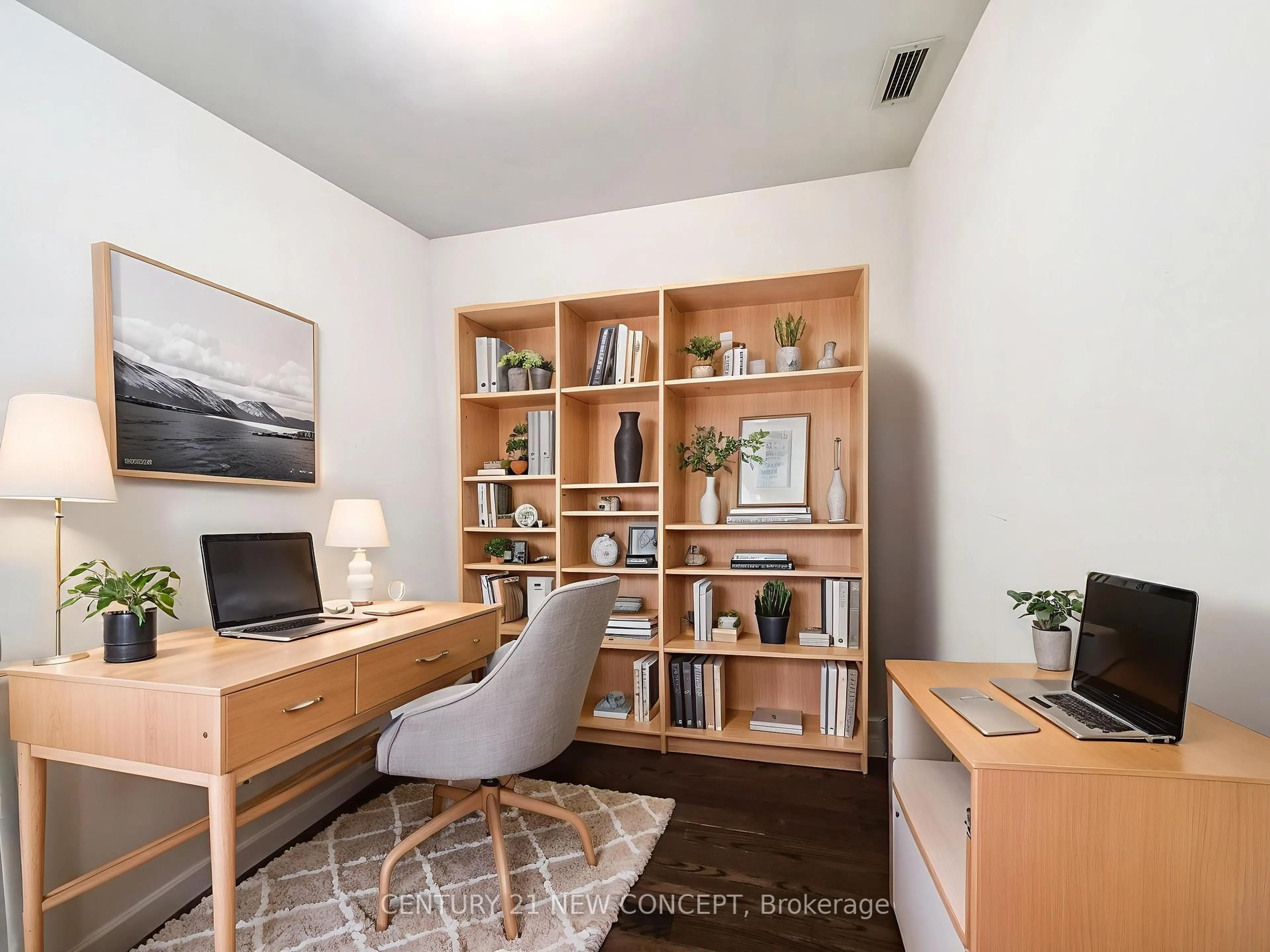 A pic of a room for 39 Queens Quay #526, Toronto Ontario M5E 0A4