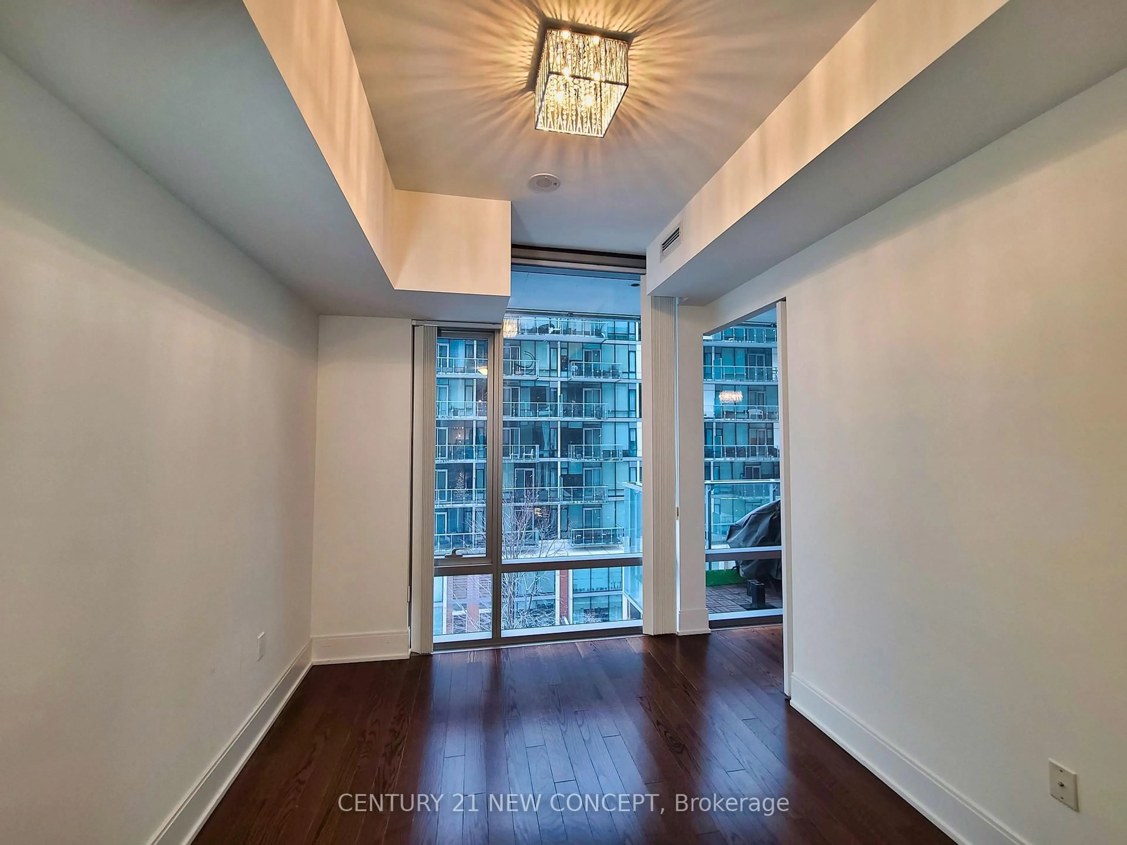 Unknown for 39 Queens Quay #526, Toronto Ontario M5E 0A4